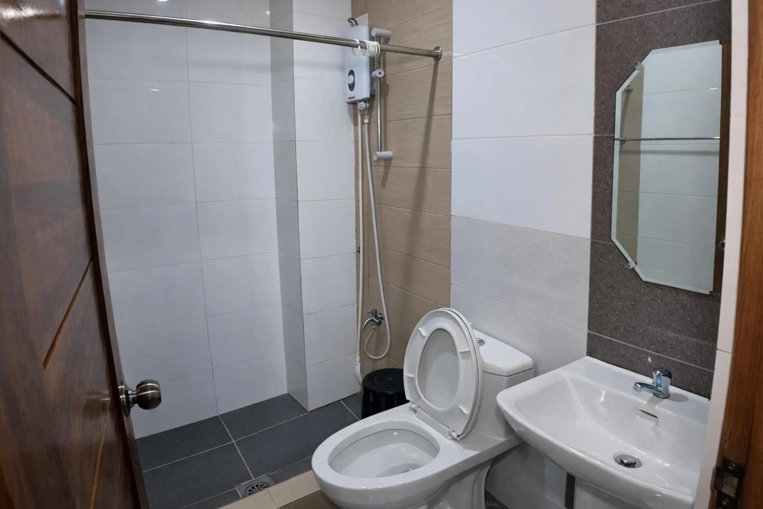 La Elliana Hotel & Restaurant, Inc.