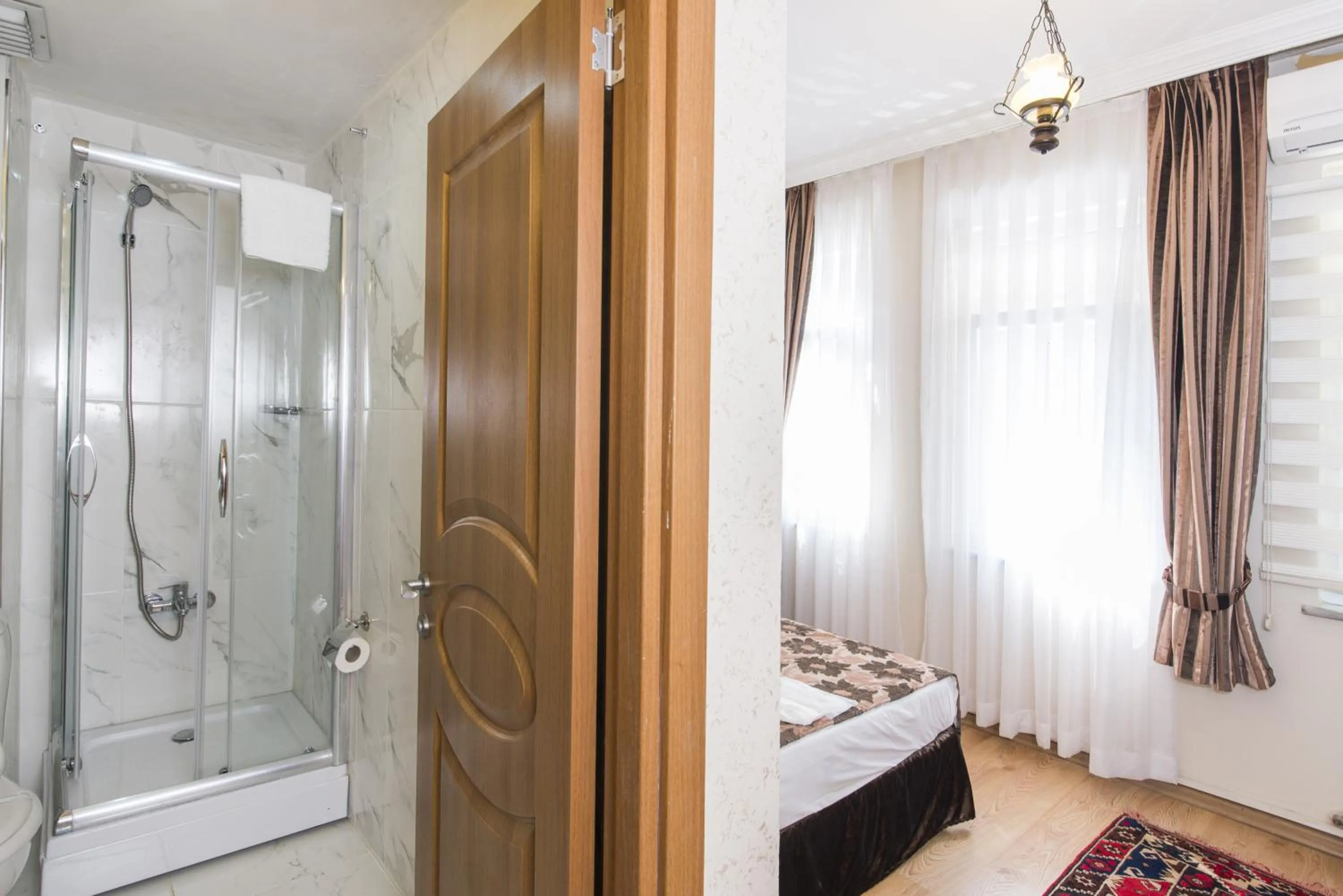 Day, Bathroom in Sultan's Inn