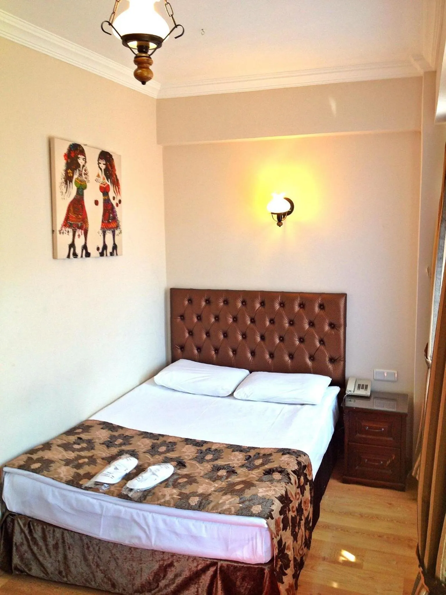 Bedroom in Sultan's Inn