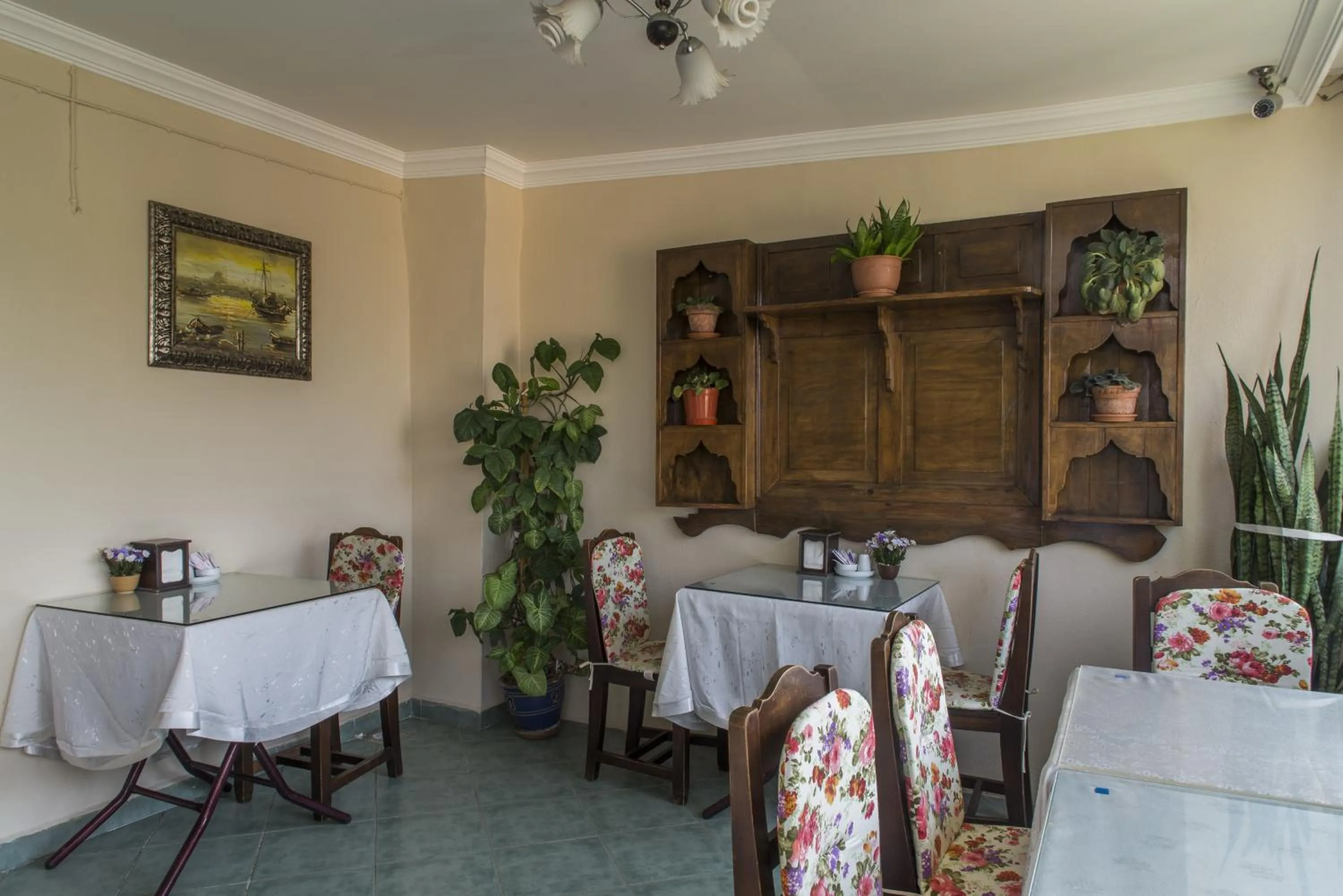 Restaurant/Places to Eat in Sultan's Inn