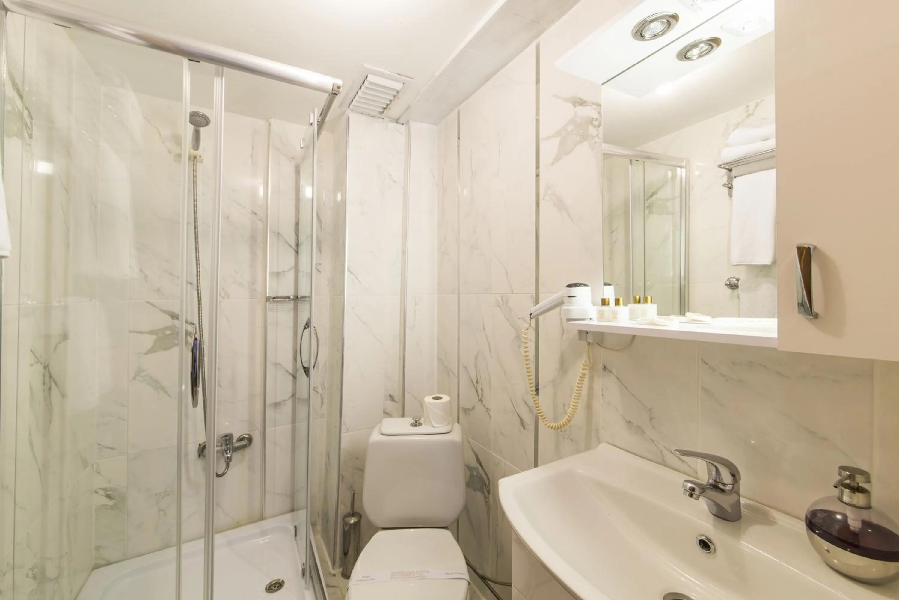 Bathroom in Sultan's Inn