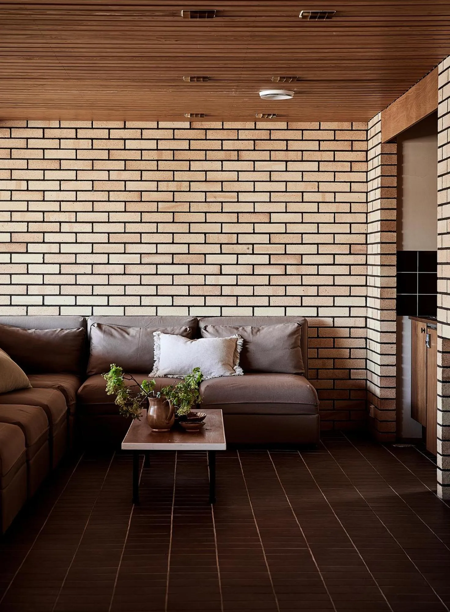 Communal lounge/ TV room in Hotelli Vihannonkulma