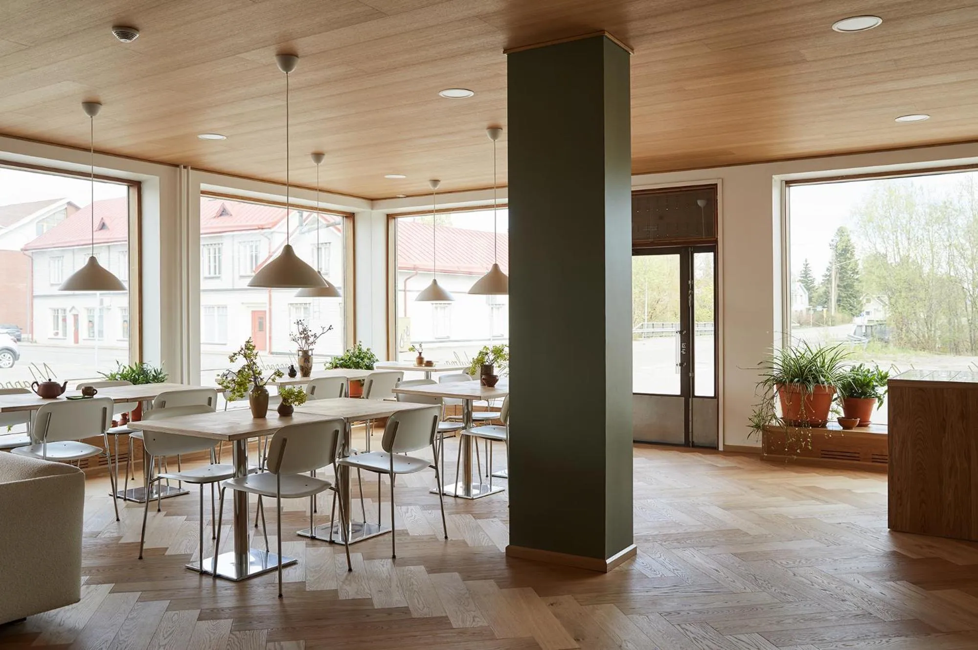 Communal lounge/ TV room in Hotelli Vihannonkulma