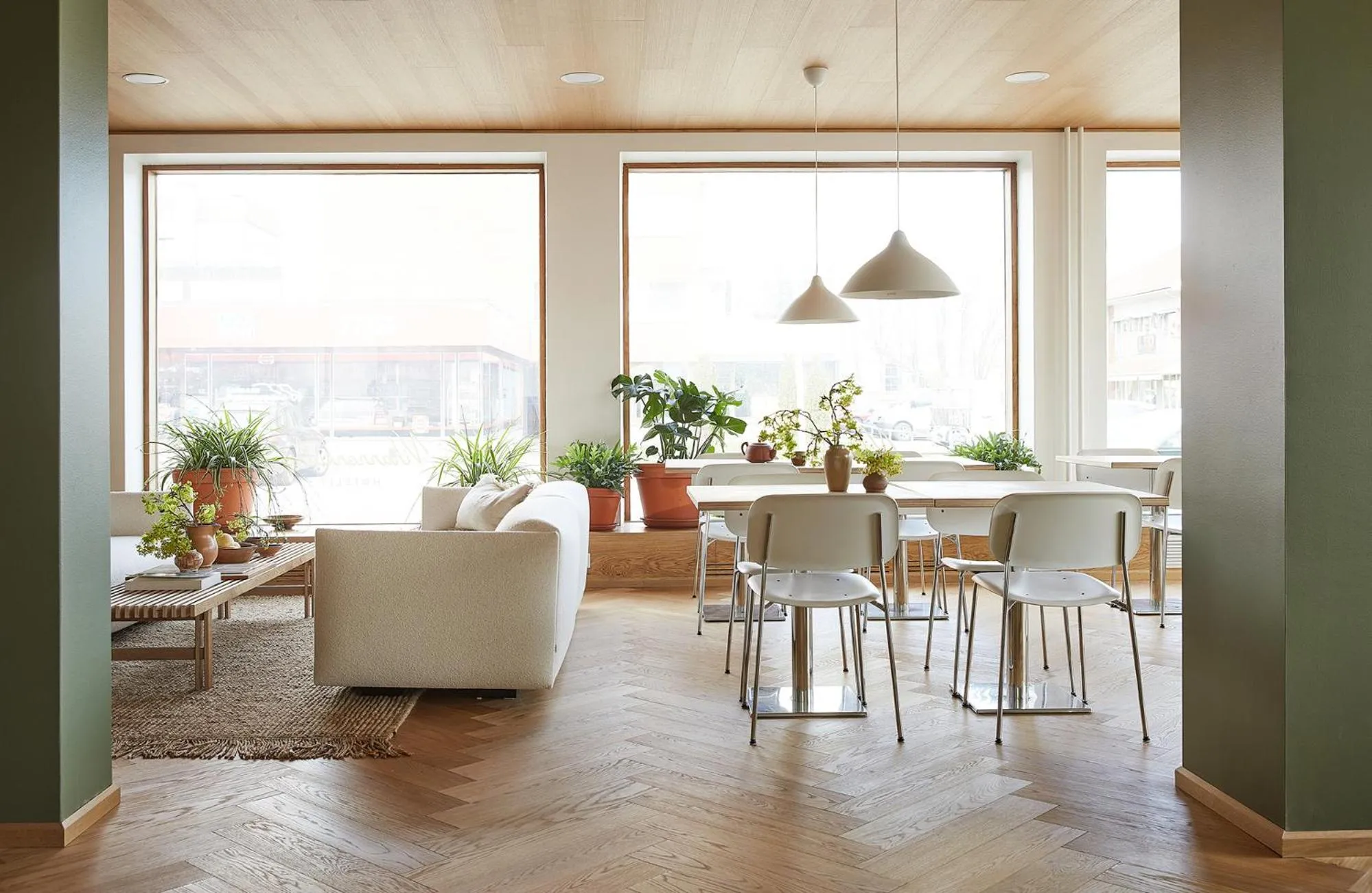 Communal lounge/ TV room in Hotelli Vihannonkulma