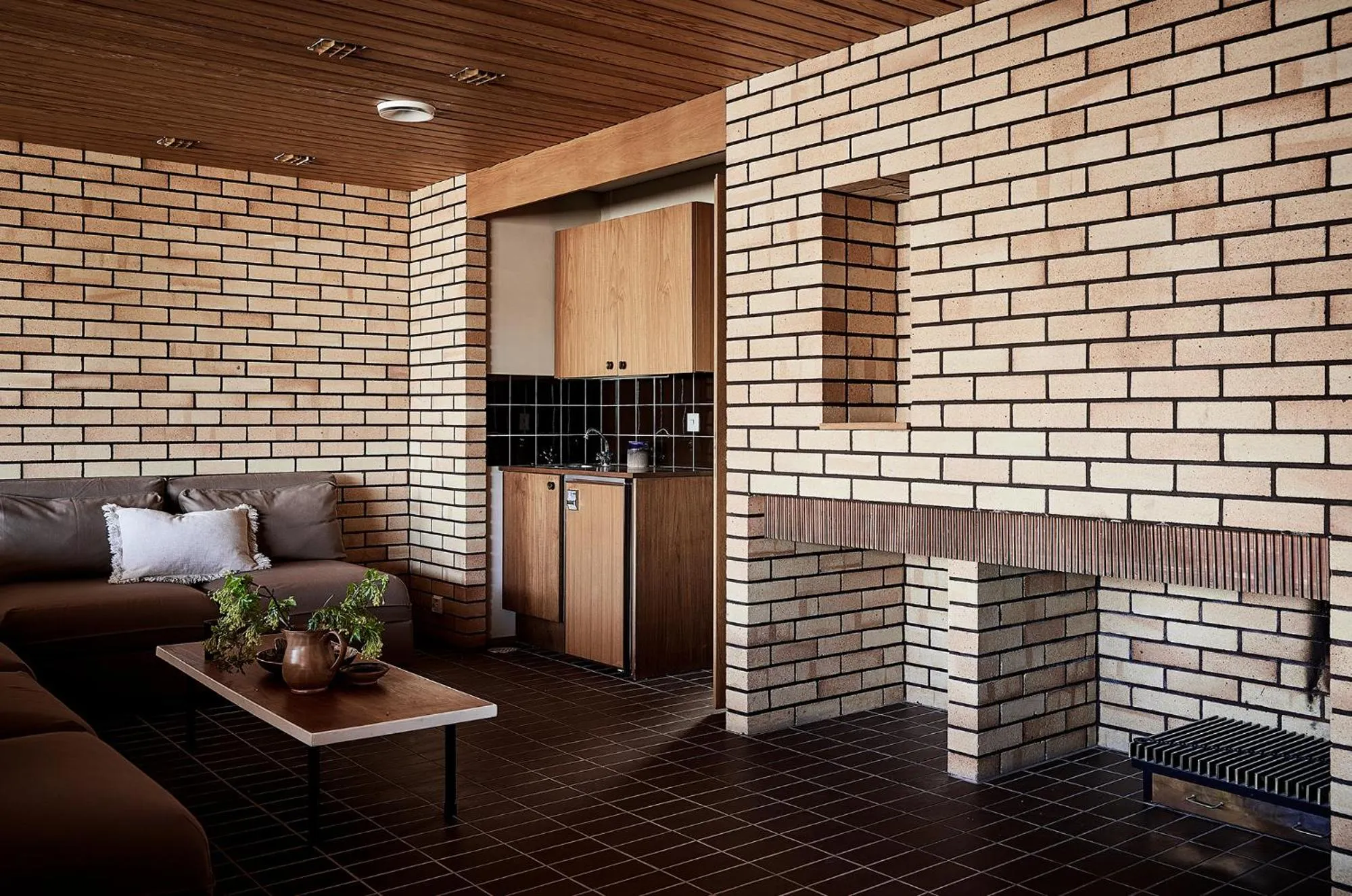 Communal lounge/ TV room in Hotelli Vihannonkulma