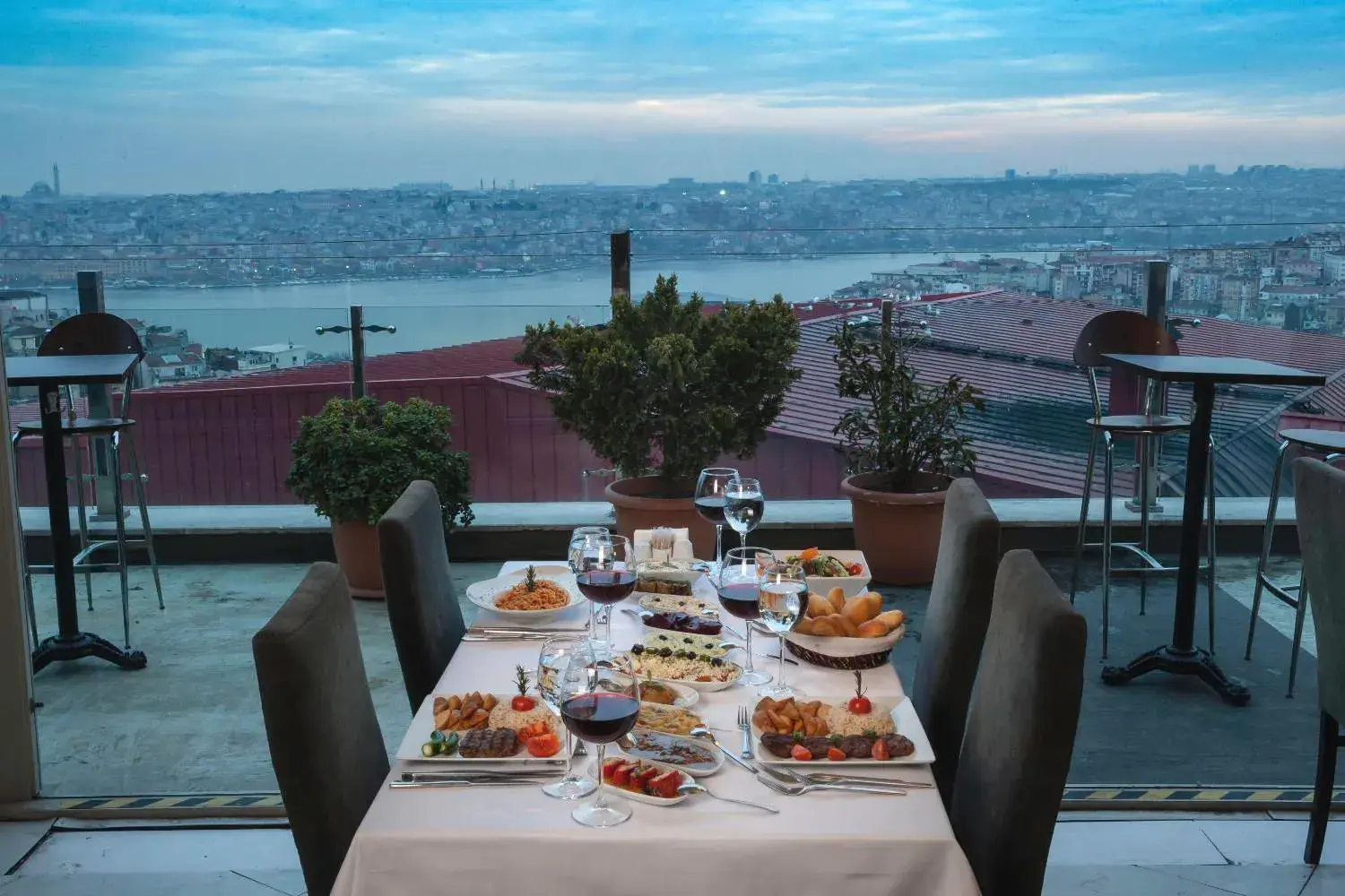 Restaurant/places to eat in Hotel Troya Restaurant/places to eat in Hotel Troya