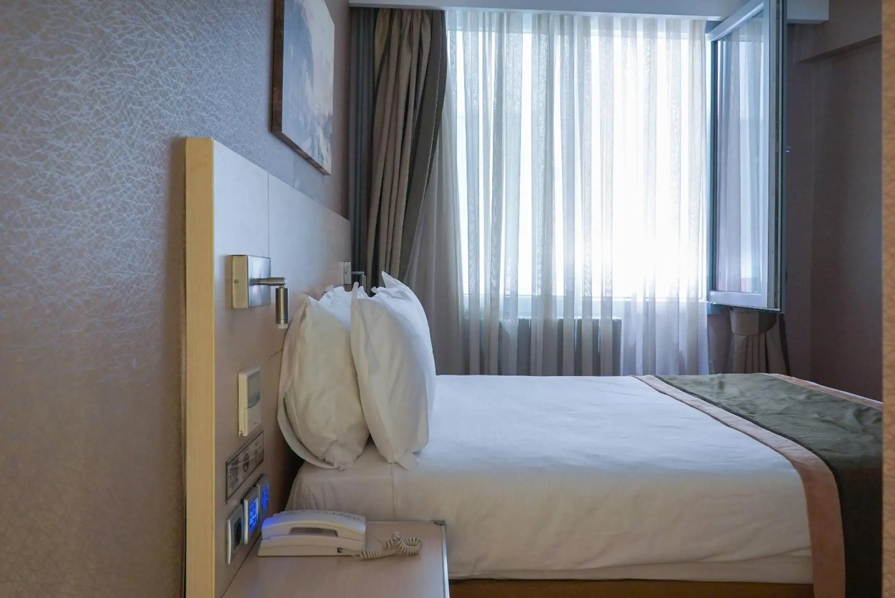 Standard Single Room in Hotel Troya Standard Single Room in Hotel Troya