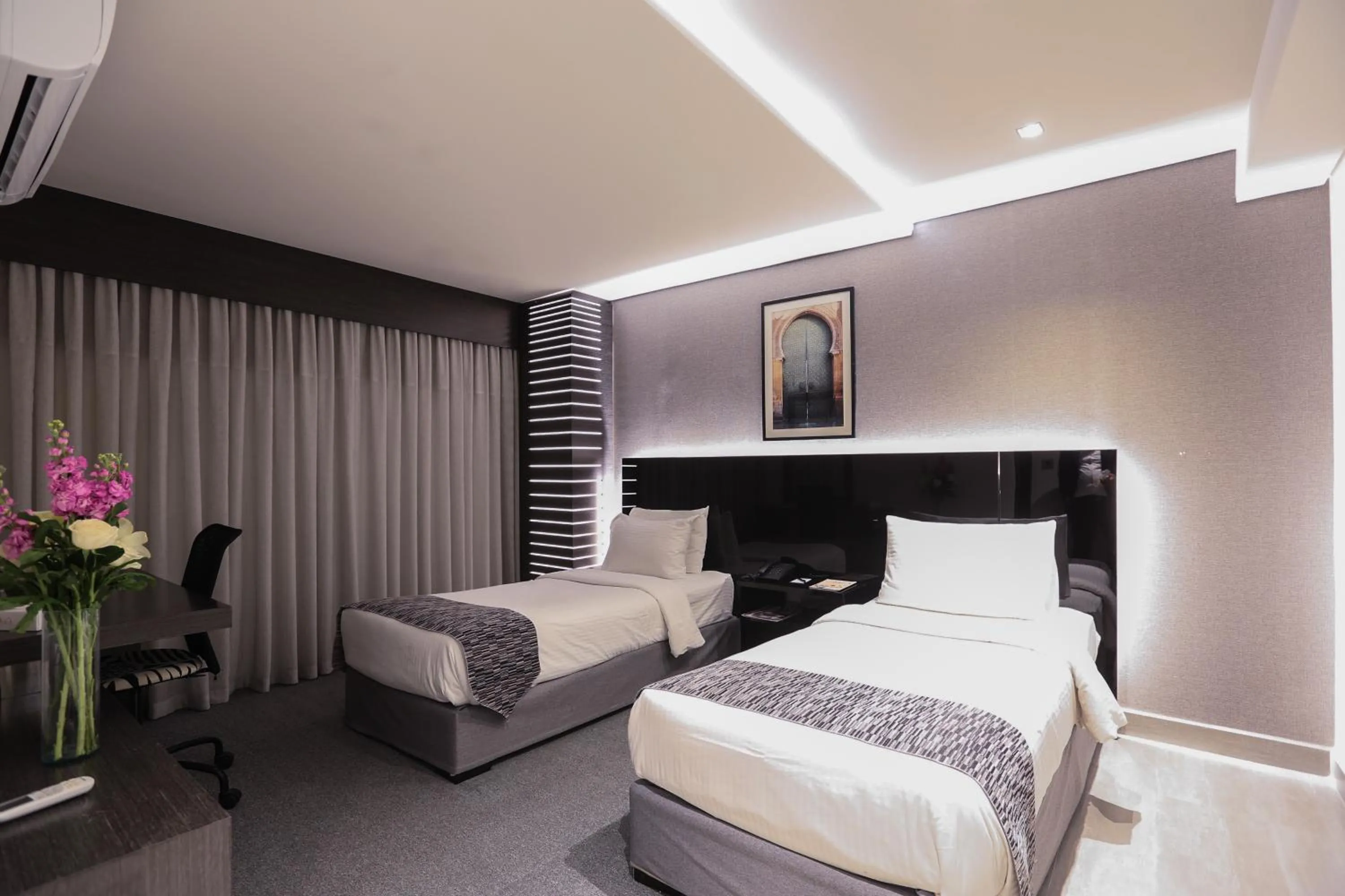 Bed in Khuttar Apartment