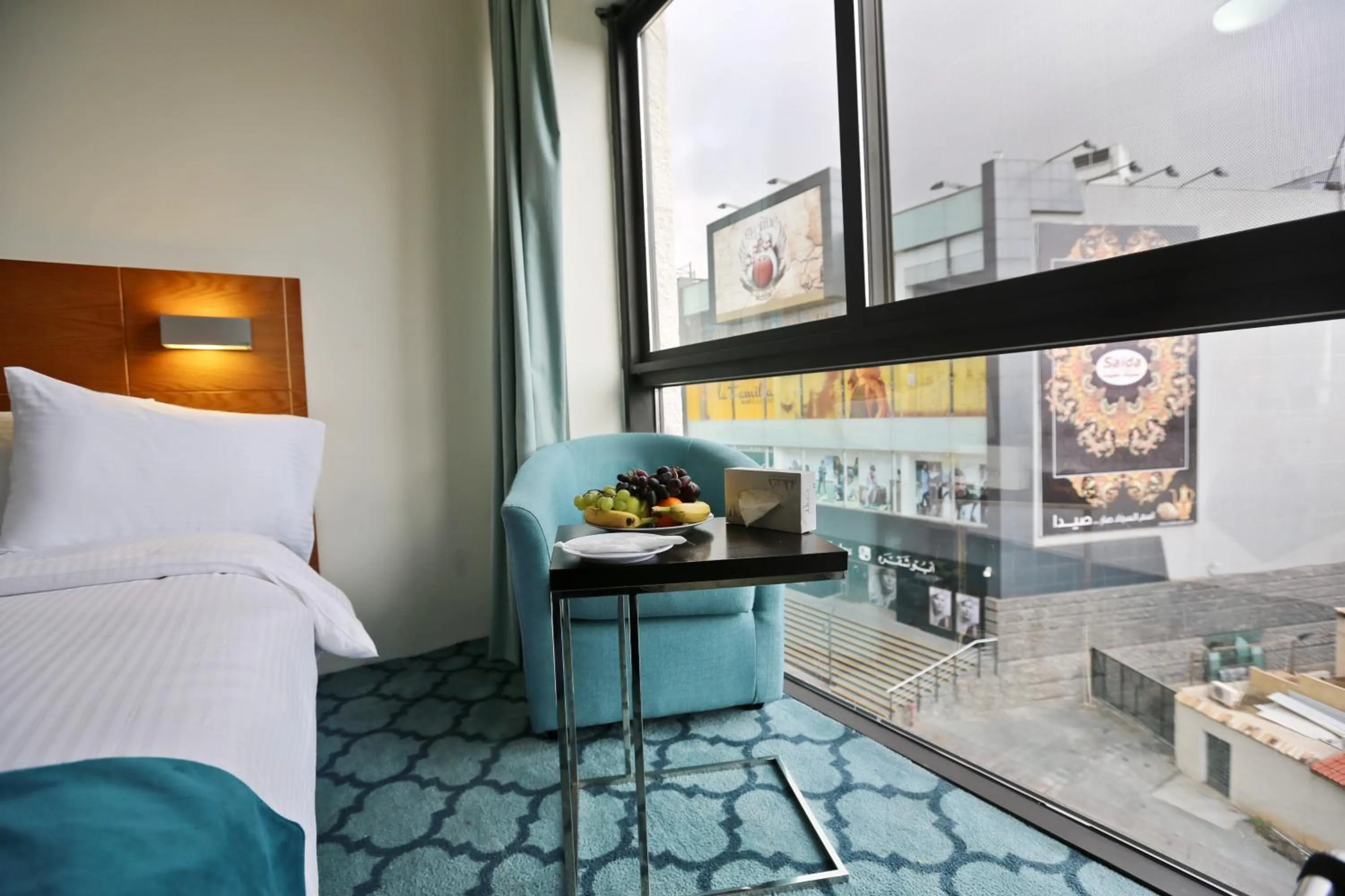 Photo of the whole room, Bed in Khuttar Apartment