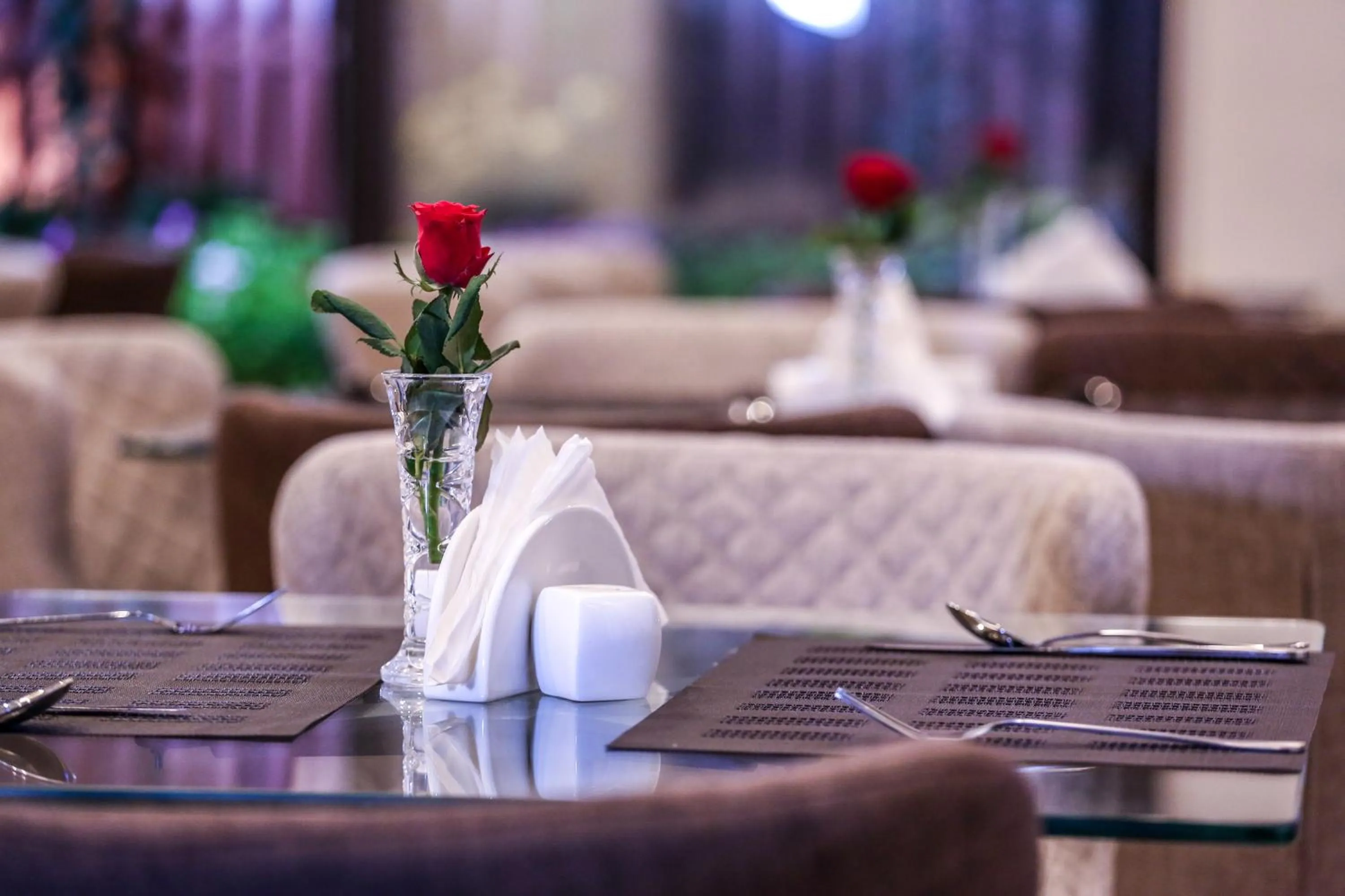 Restaurant/places to eat in Khuttar Apartment