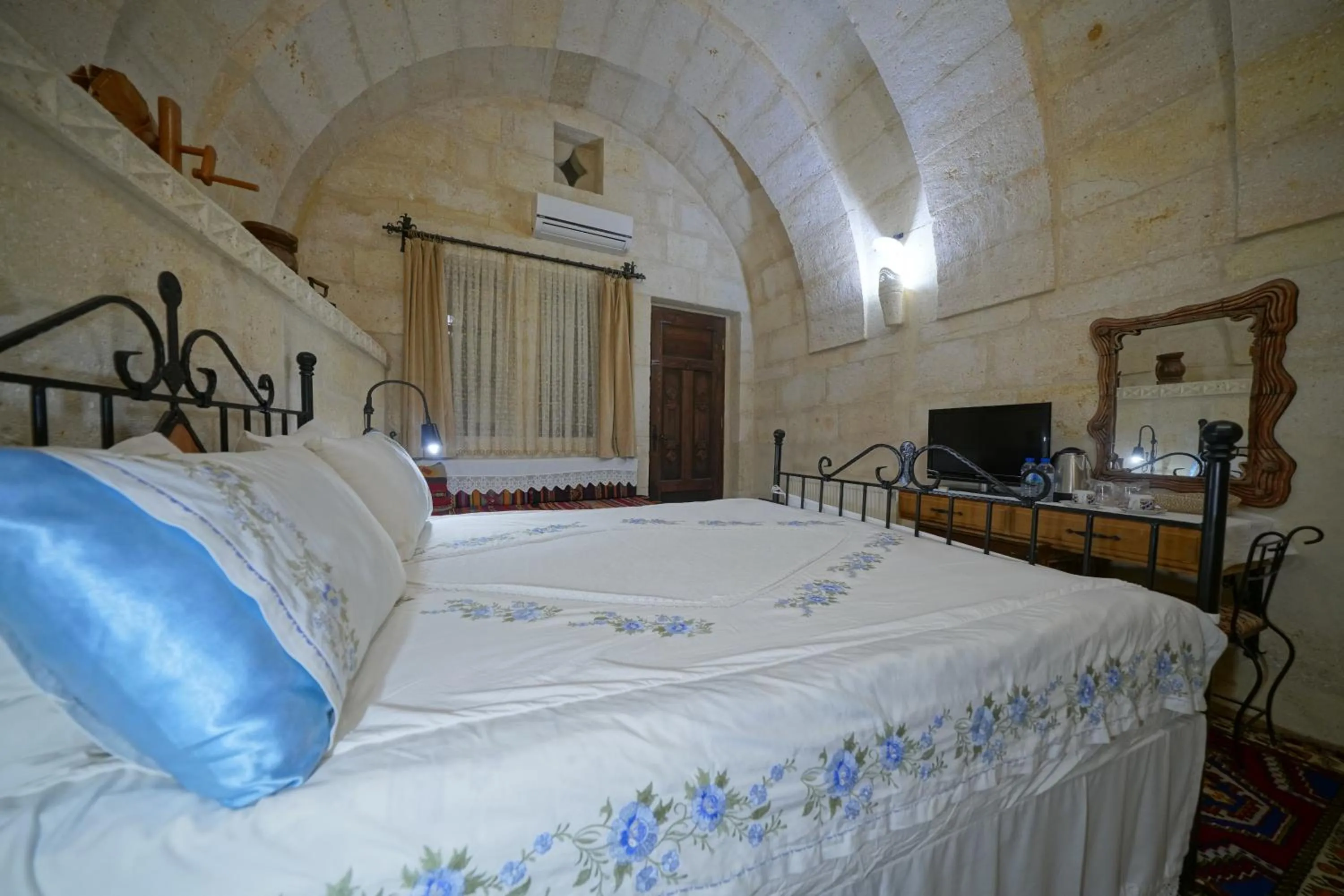 Bed in Selcuklu Evi Cave Hotel - Special Category