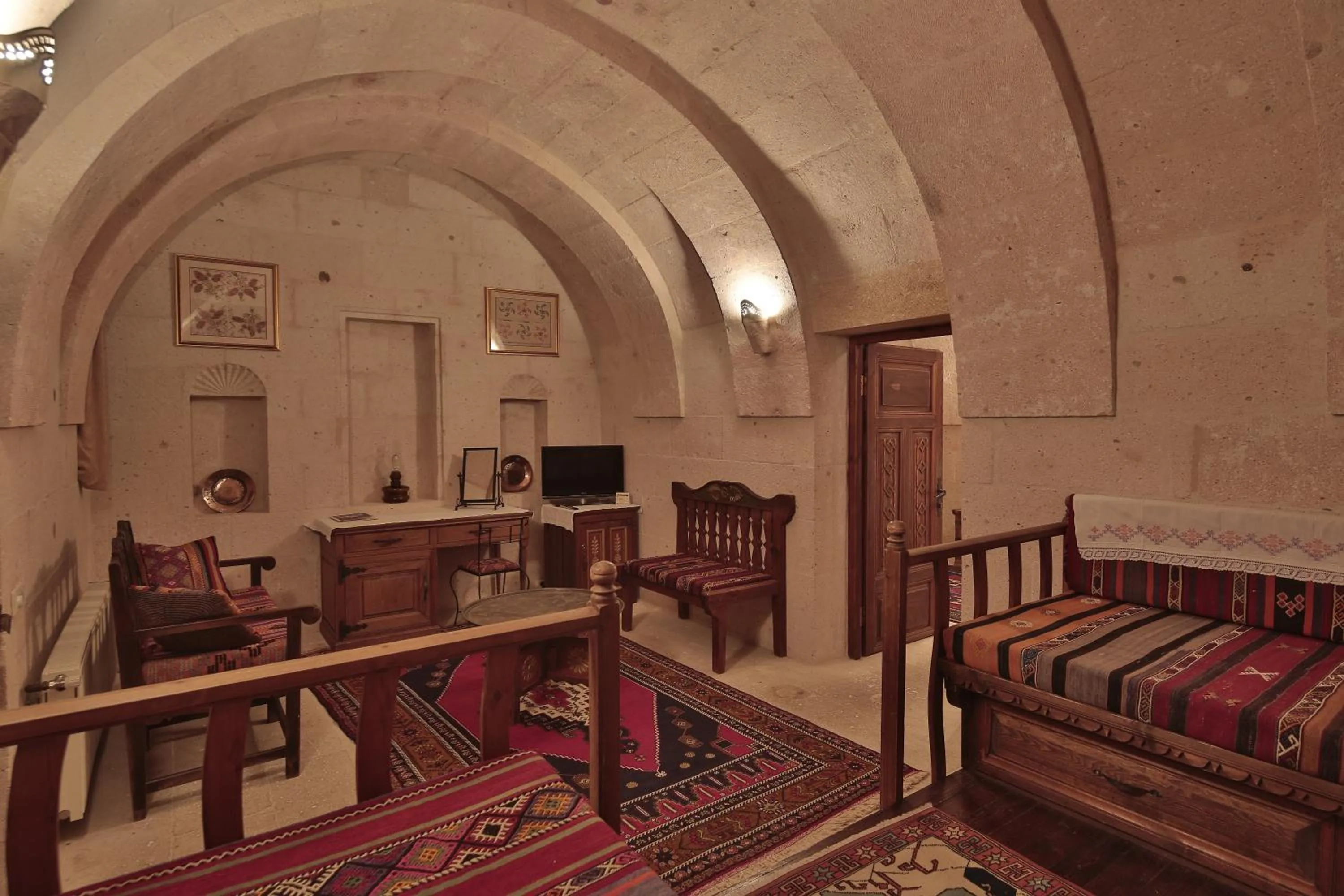 Photo of the whole room, Bed in Selcuklu Evi Cave Hotel - Special Category