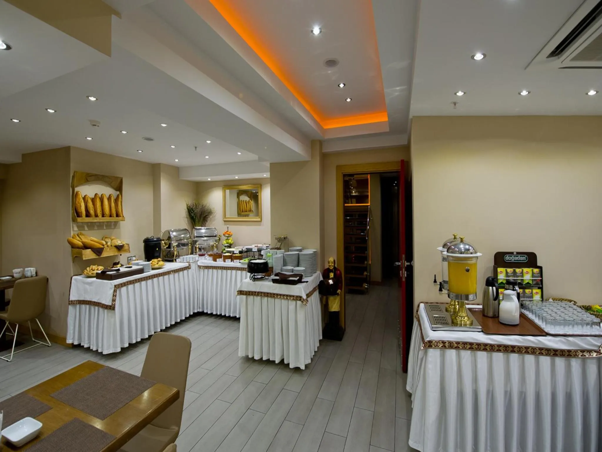 Restaurant/Places to Eat in Hotel Olimpiyat