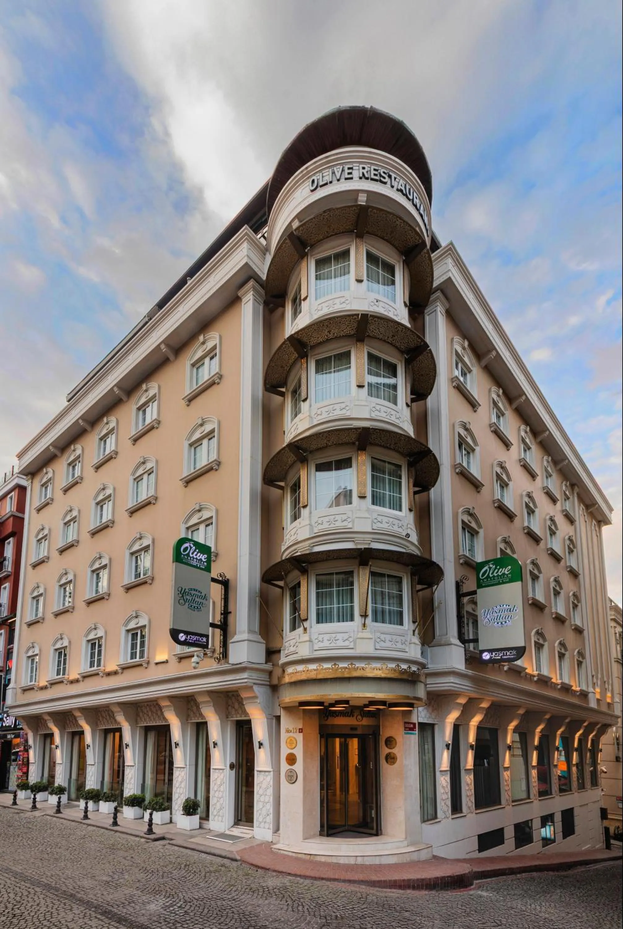 Property building in Hotel Yasmak Sultan
