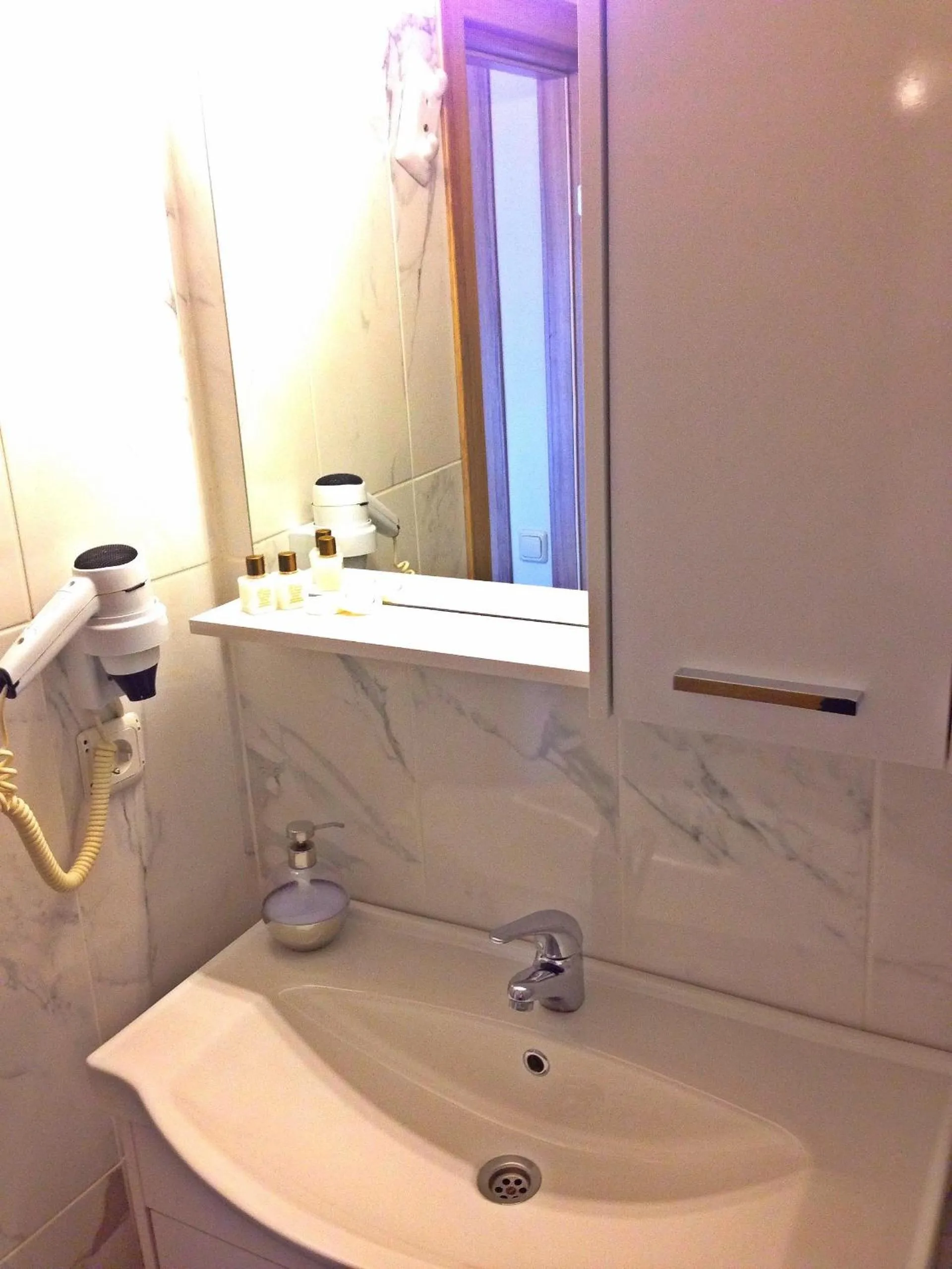 Bathroom in Naz Wooden House Inn