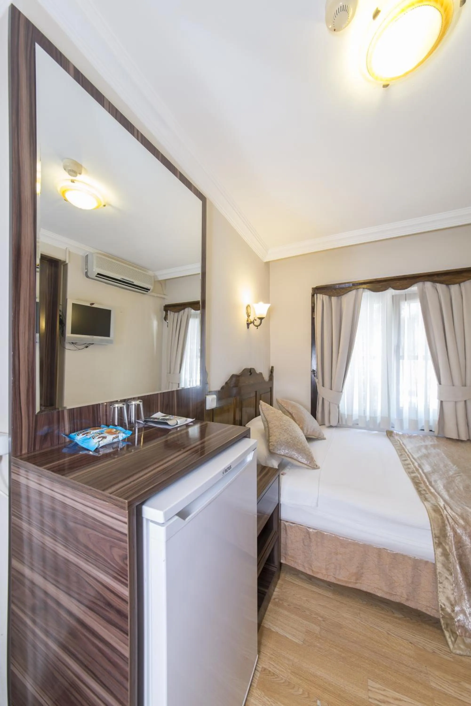 Photo of the whole room, Bed in Naz Wooden House Inn