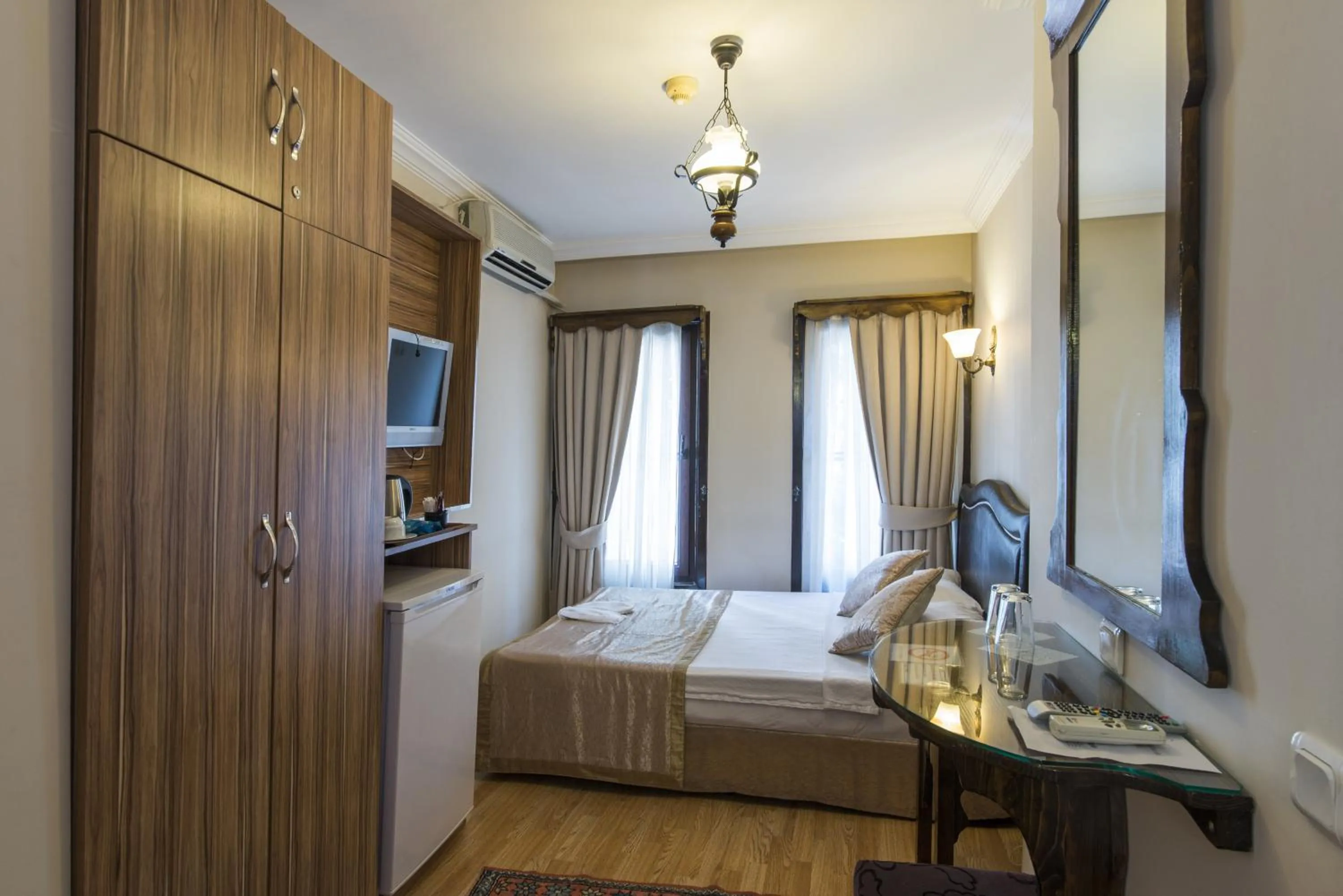 Photo of the whole room, Bed in Naz Wooden House Inn