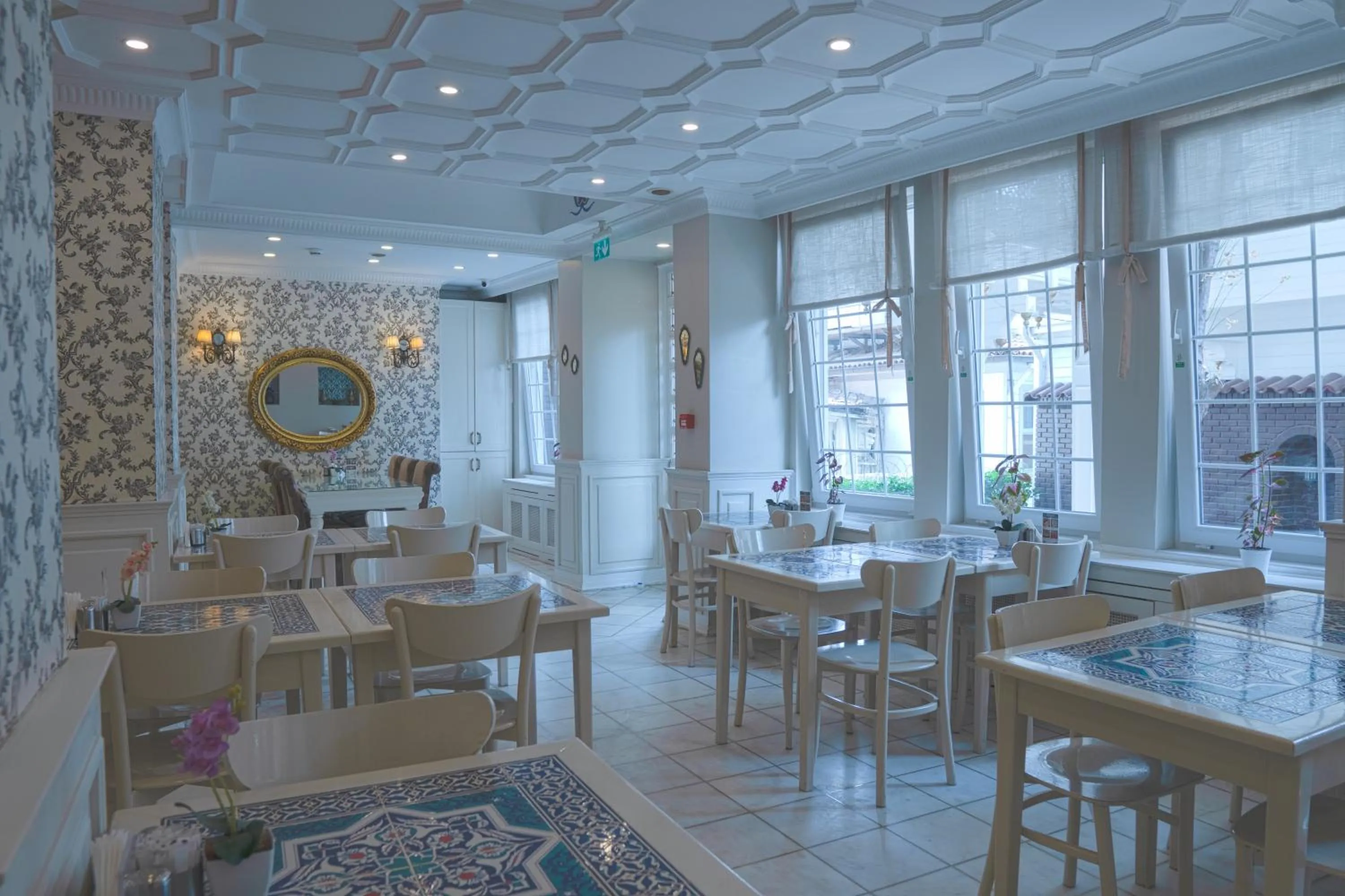 Restaurant/places to eat in Avicenna Hotel Sultanahmet