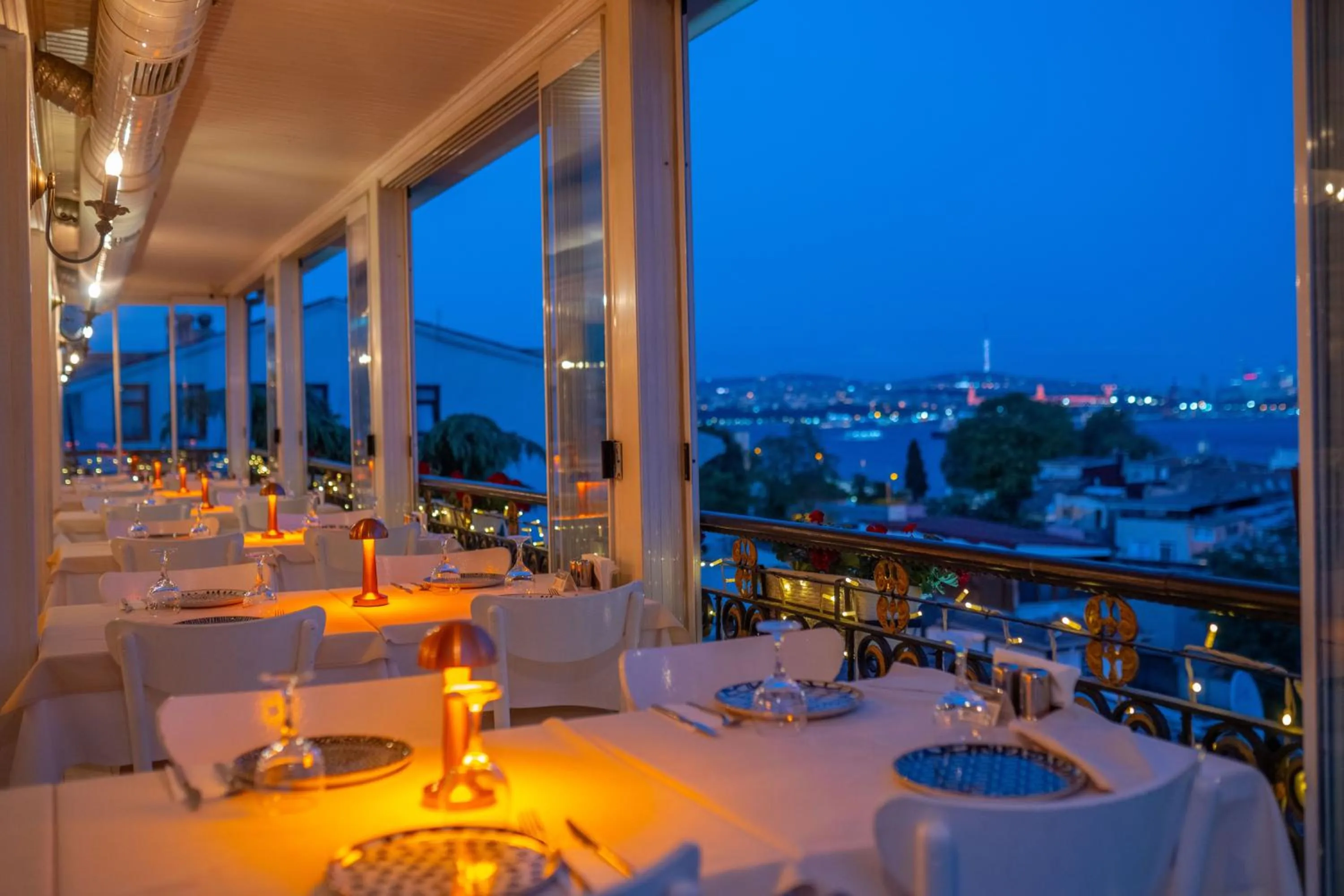 Restaurant/places to eat in Avicenna Hotel Sultanahmet