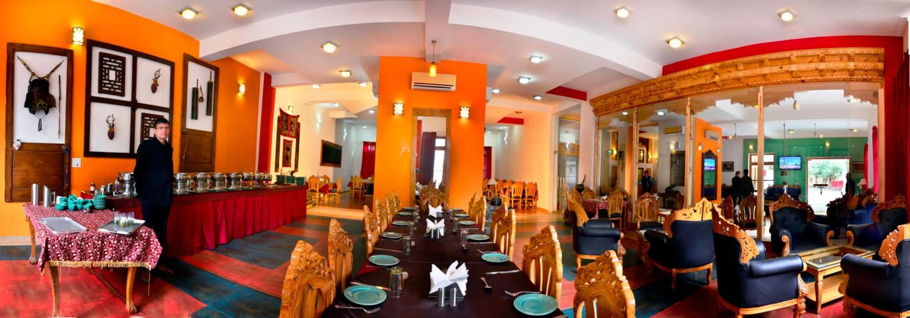 Restaurant/places to eat in Hotel Grand Himalaya