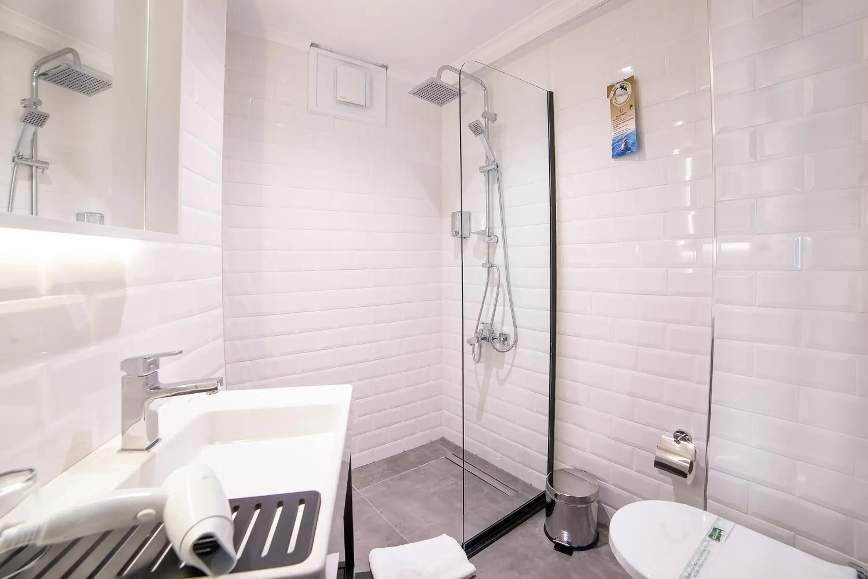 Toilet in Barin Hotel Toilet in Barin Hotel