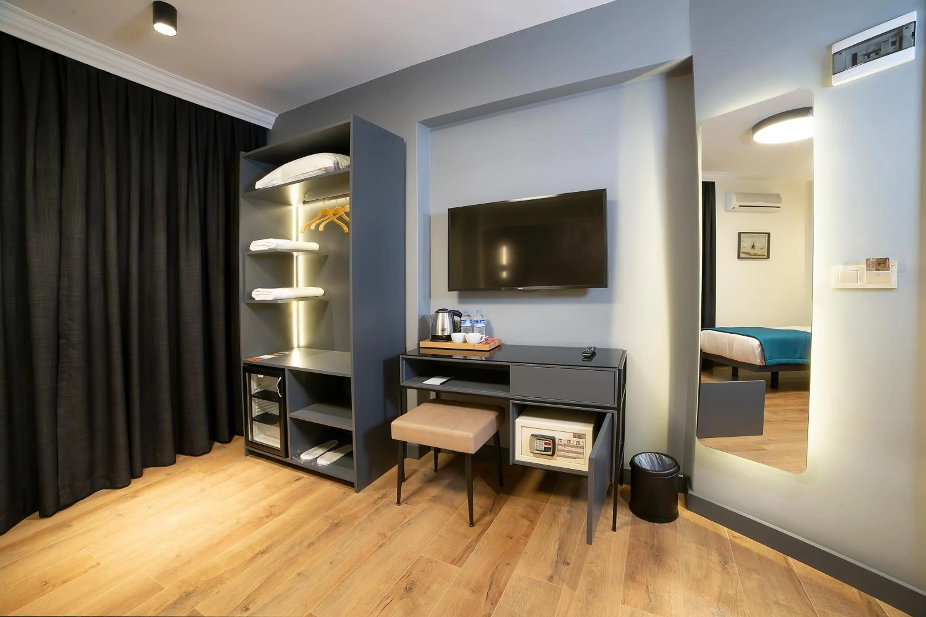 Communal lounge/ TV room, Bed in Barin Hotel