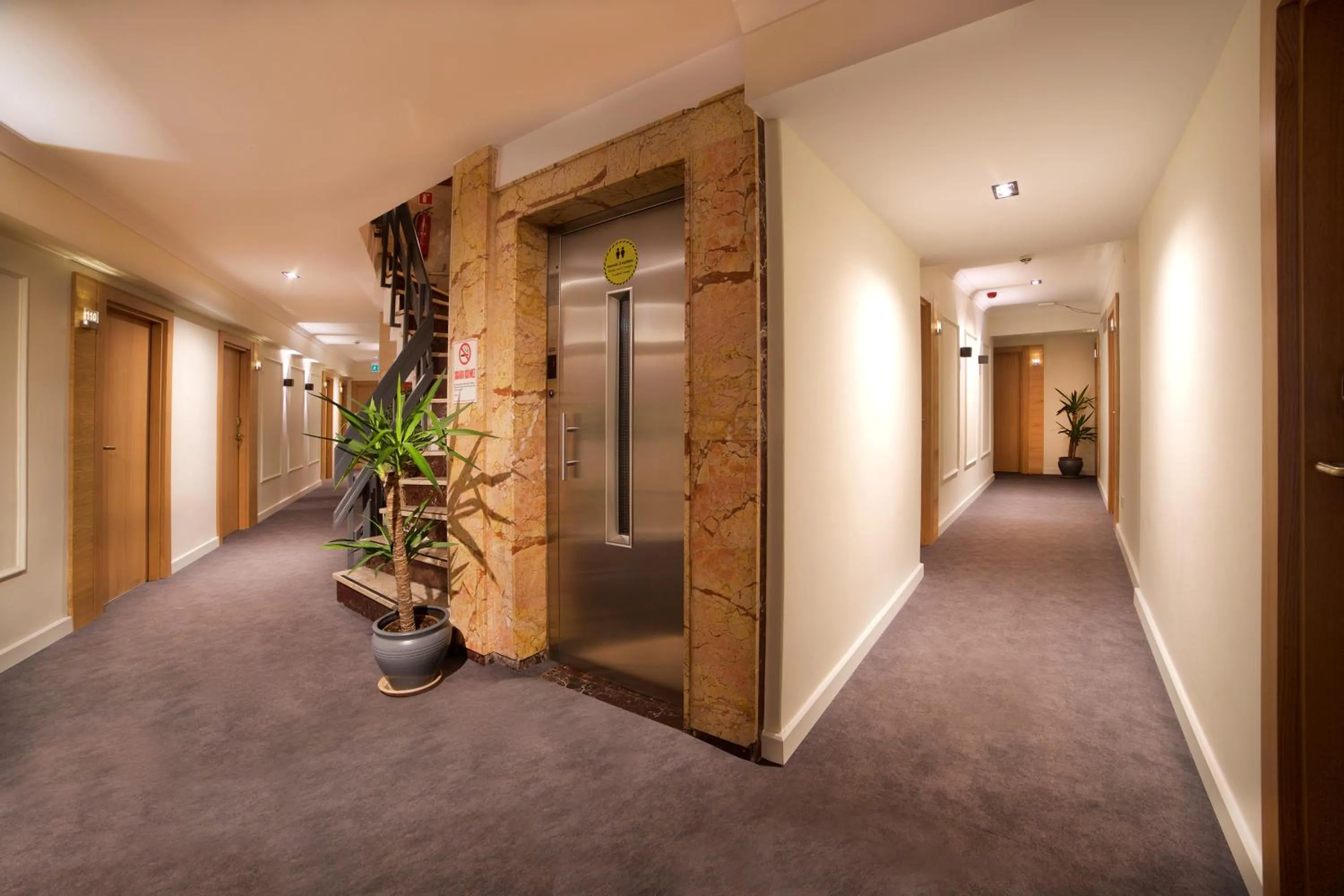 Lobby or reception in Barin Hotel