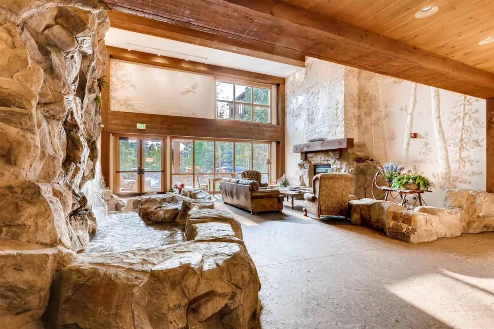 Property building in Beautiful 1 Bedroom Mountain Condo In River Run Village With Hot Tub Access And Walking Distance To The Gondola