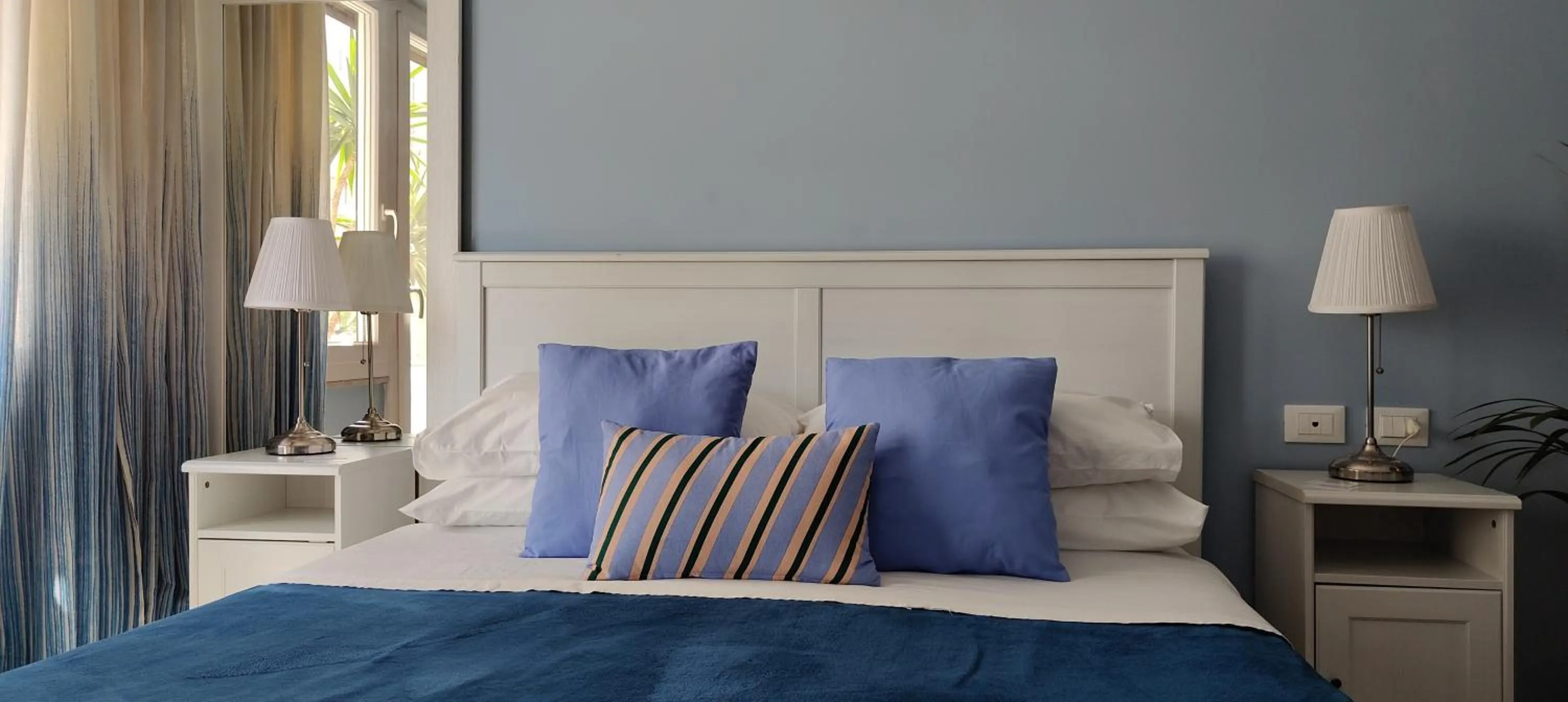 Bed in 120 Rodionoff Centro- Eleganza e Facilità di Accesso a Aeroporto e Spiaggia Mondello