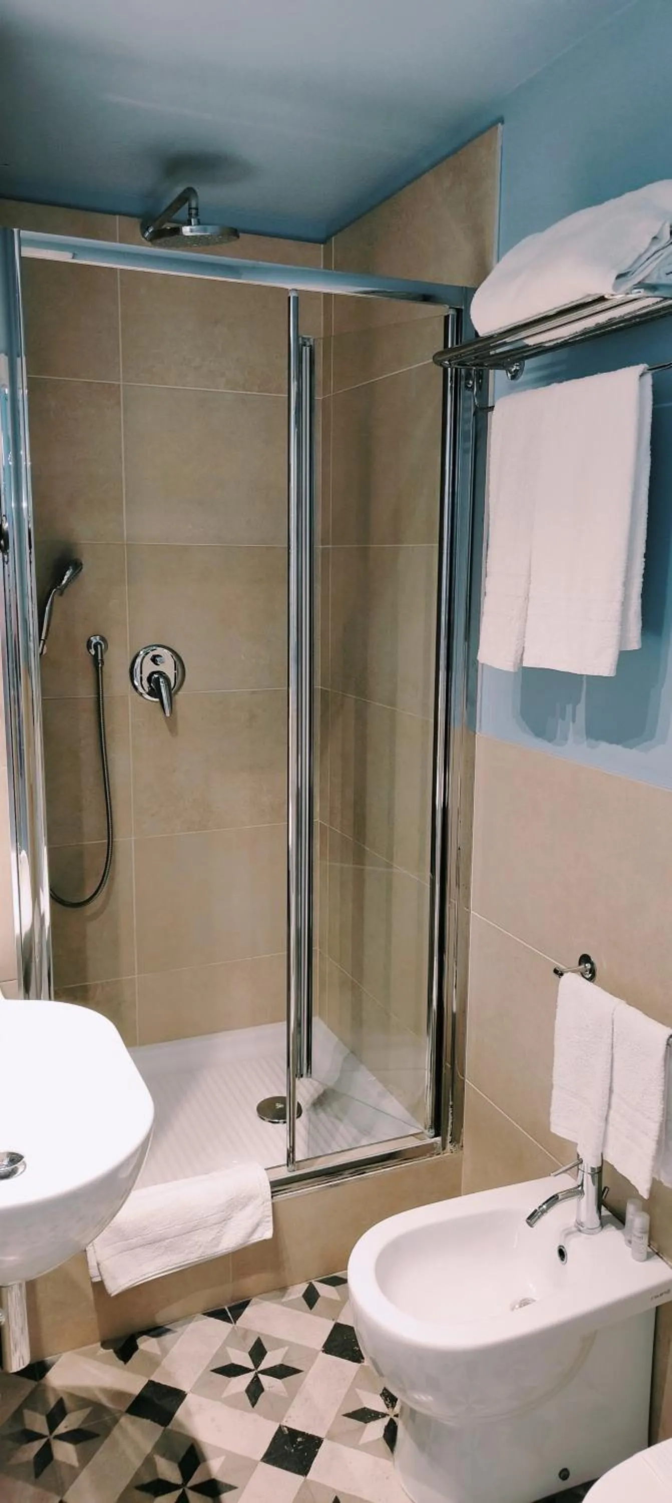 120 Rodionoff Centro- Eleganza e Facilità di Accesso a Aeroporto e Spiaggia Mondello