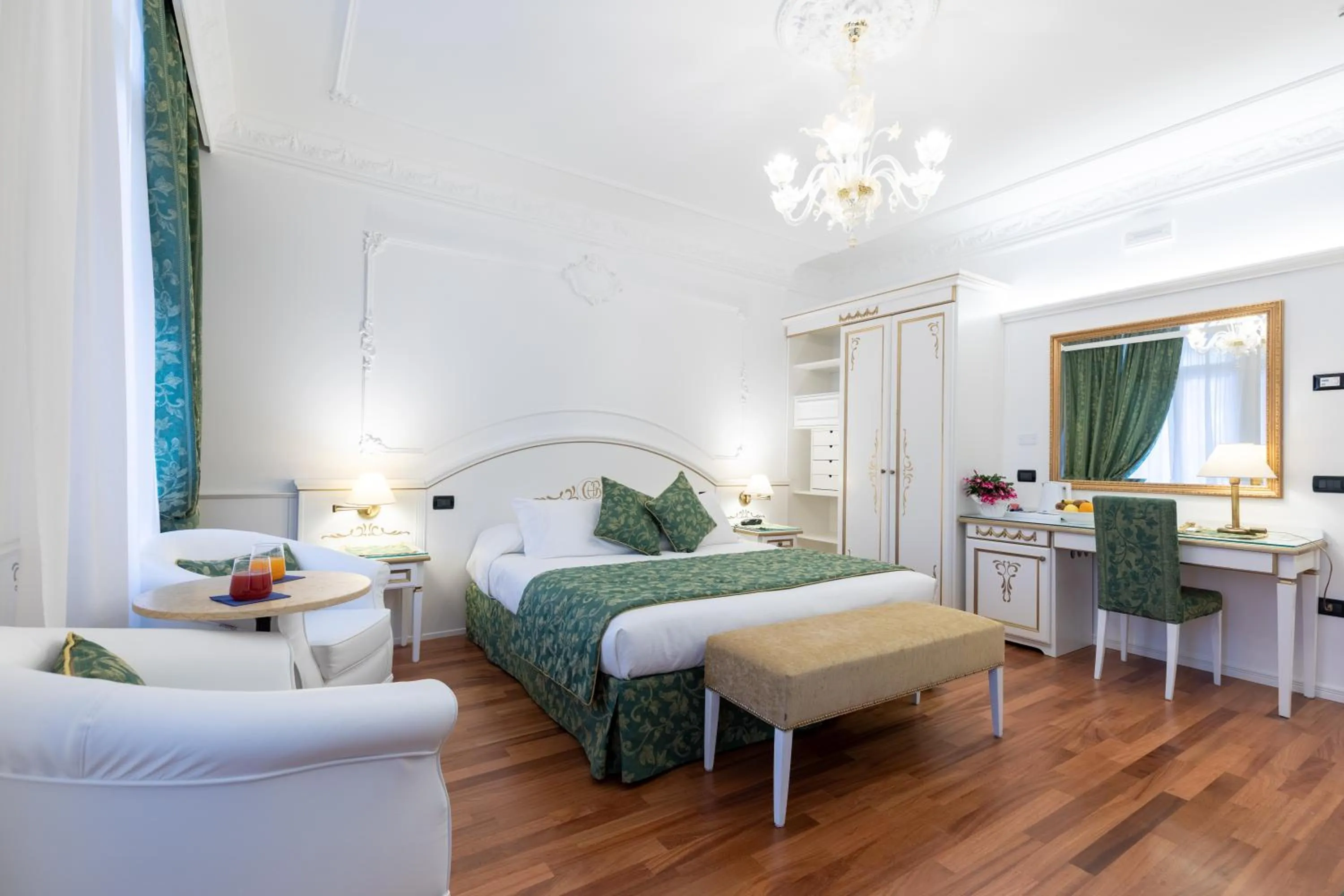 Photo of the whole room, Bed in Hotel Croce Bianca