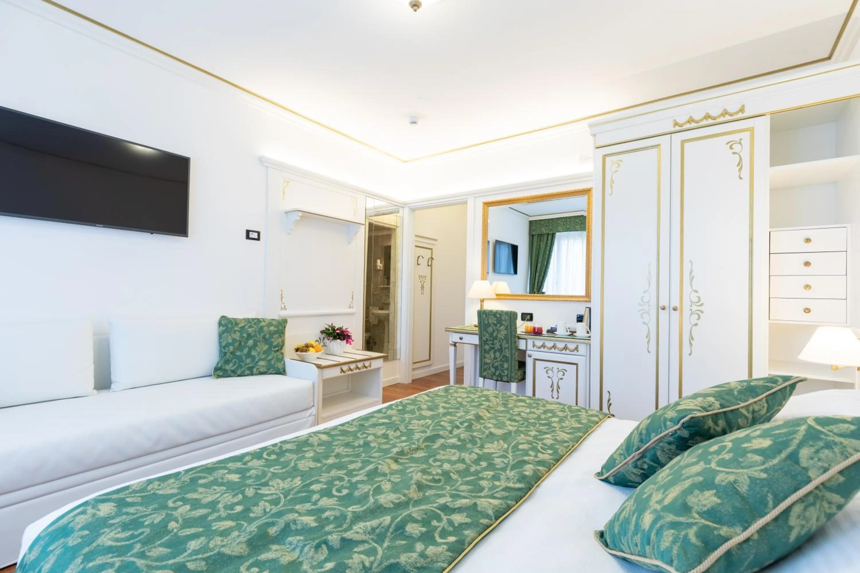 Bed in Hotel Croce Bianca