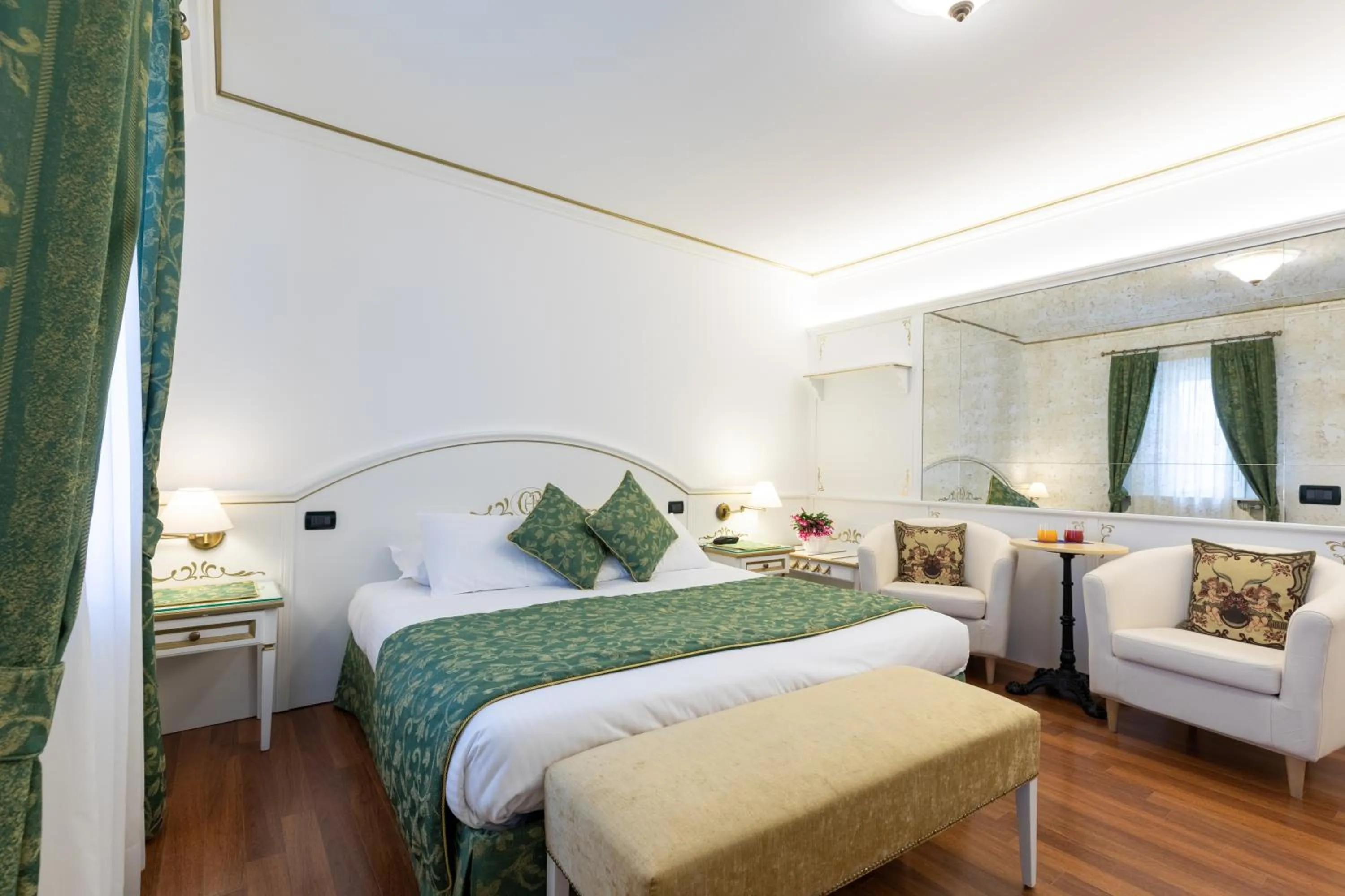 Bed in Hotel Croce Bianca