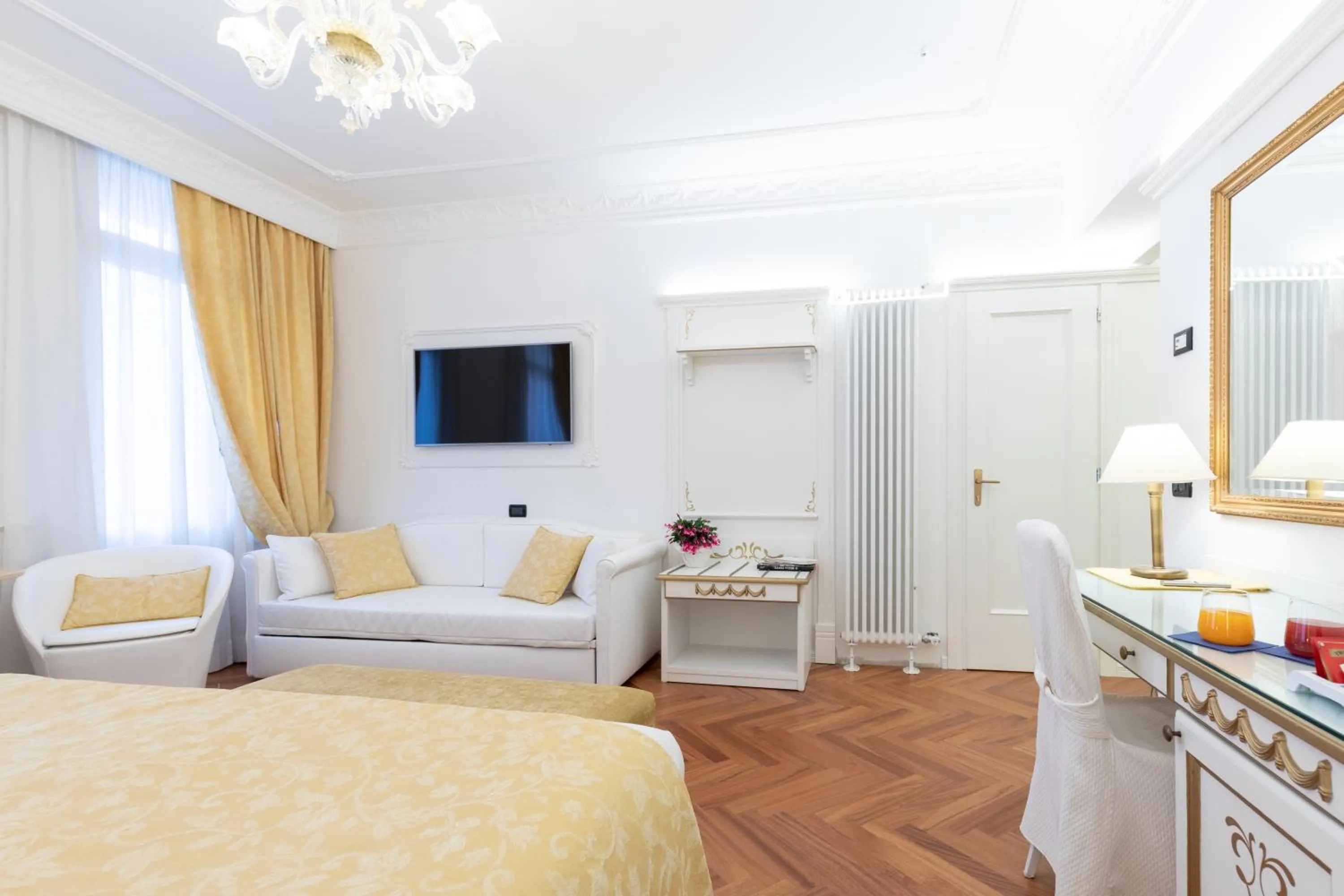 Bed in Hotel Croce Bianca