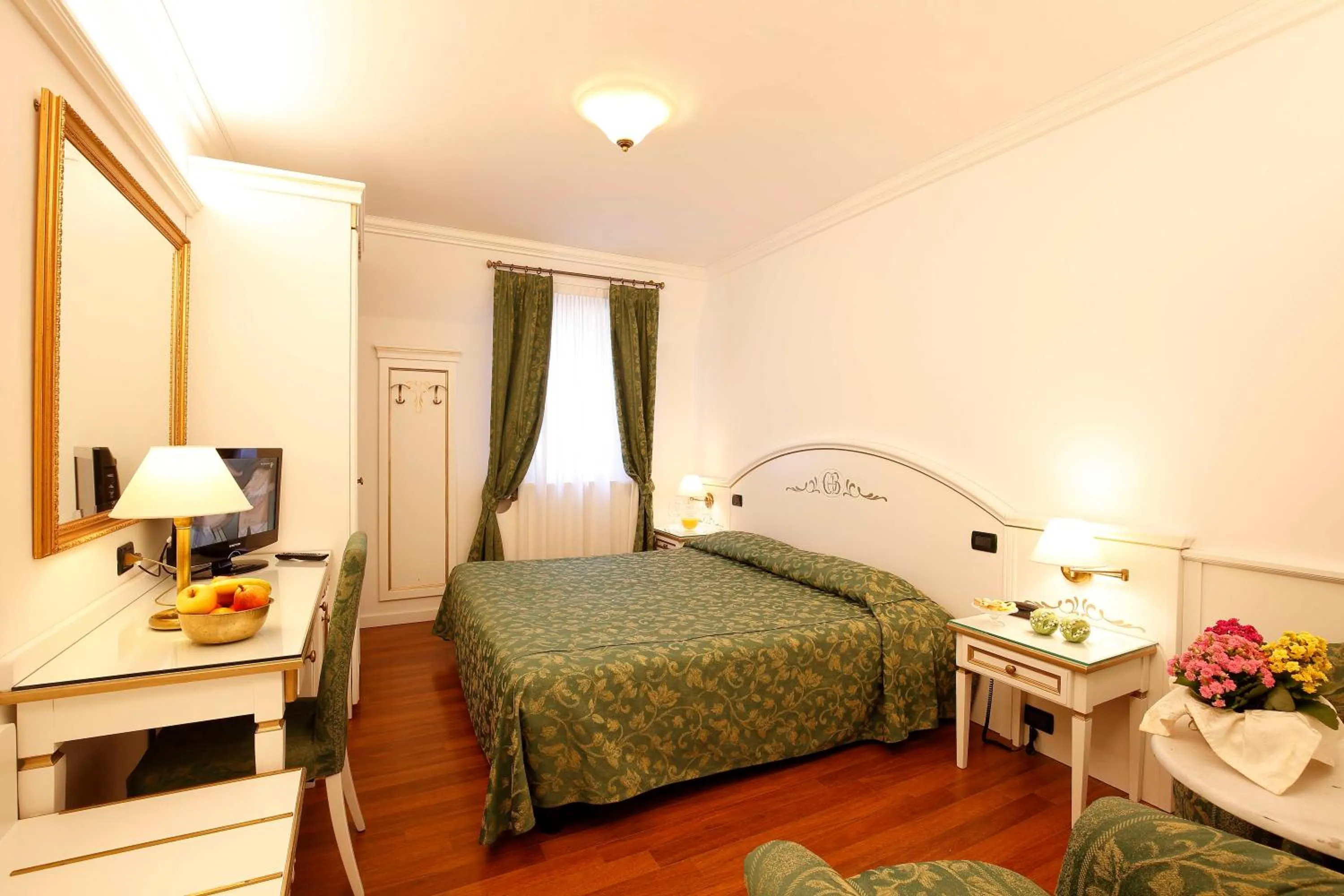 Bed in Hotel Croce Bianca