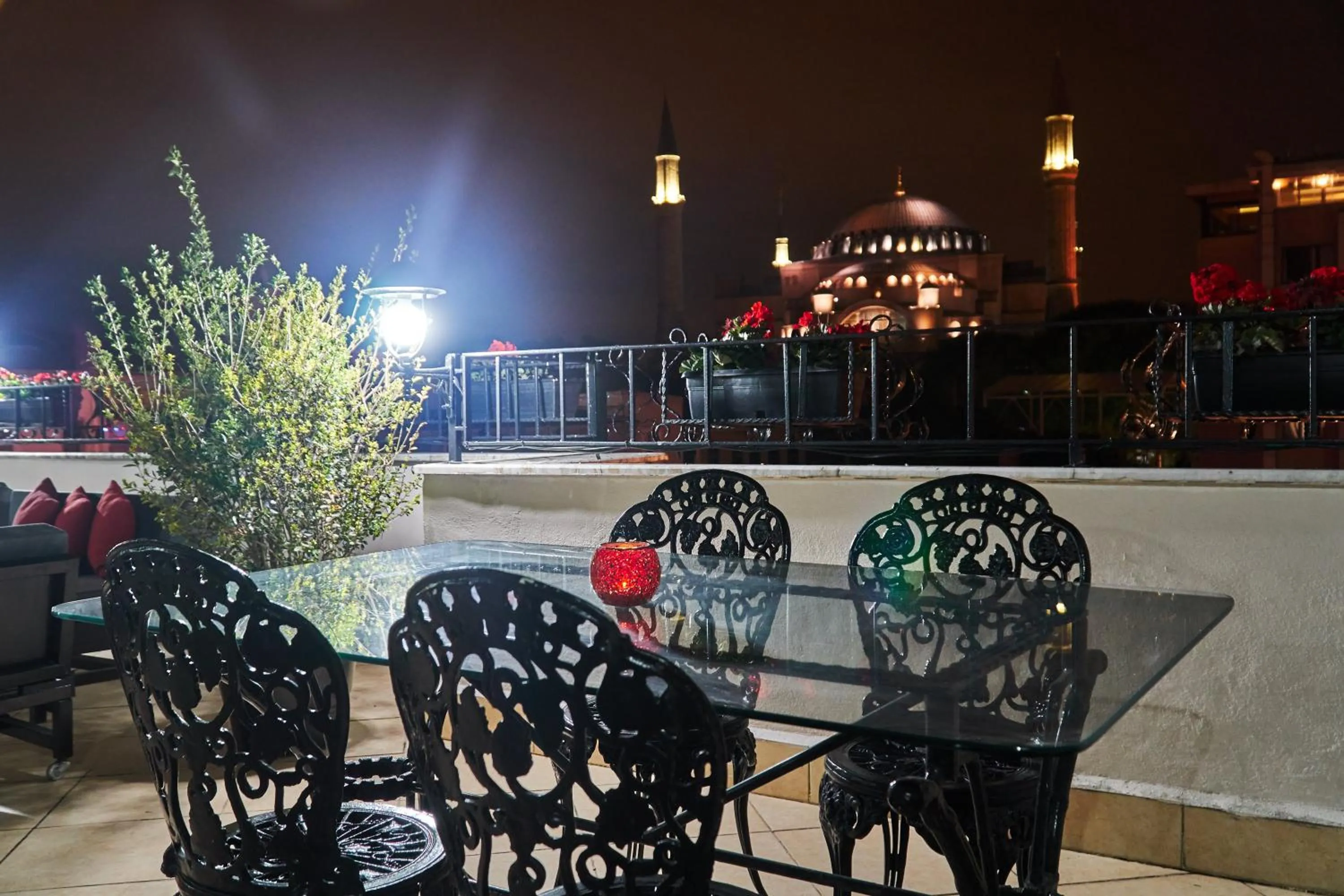 Restaurant/places to eat in Celal Sultan Hotel Special Class