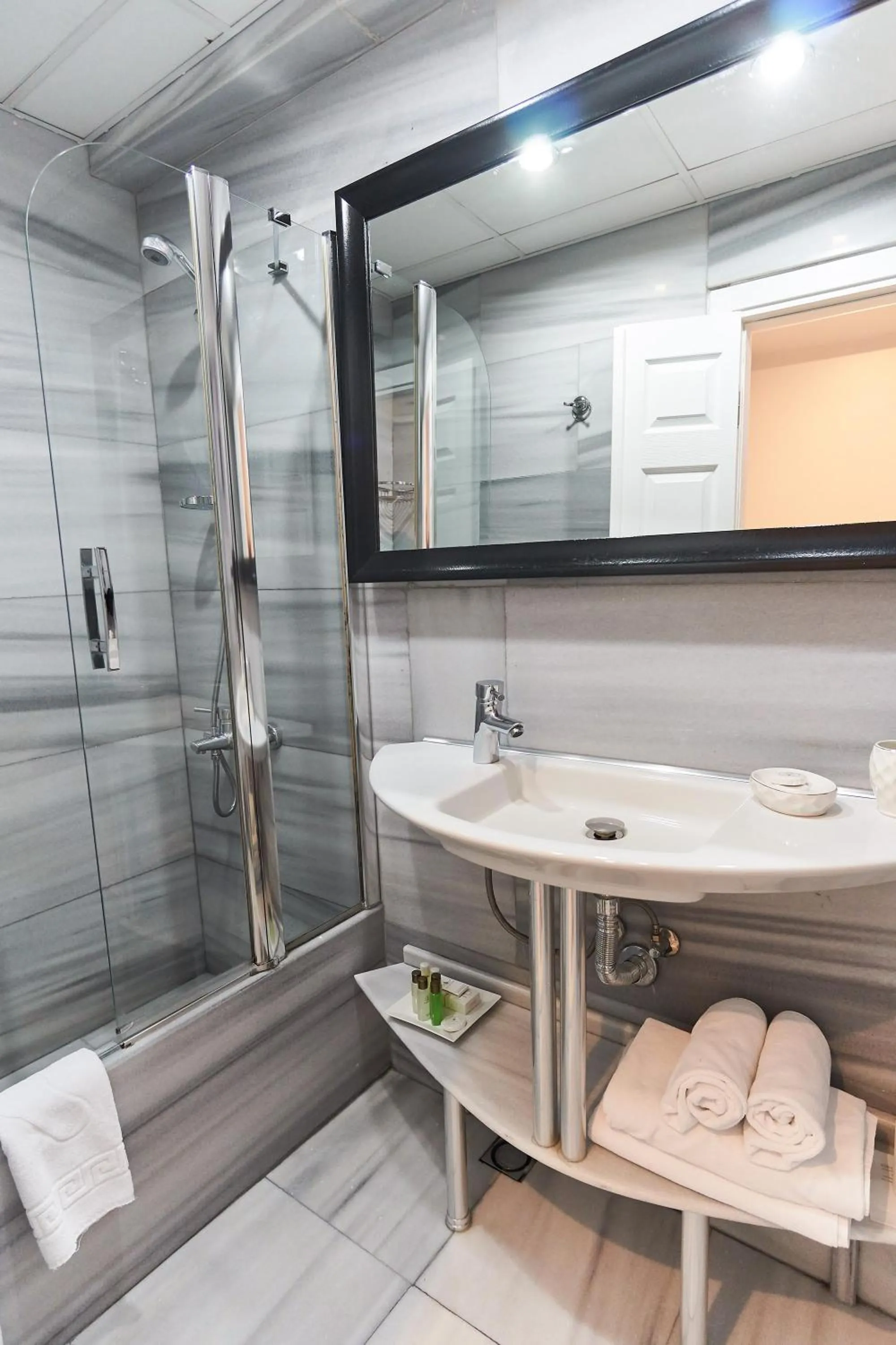 Bathroom in Celal Sultan Hotel Special Class