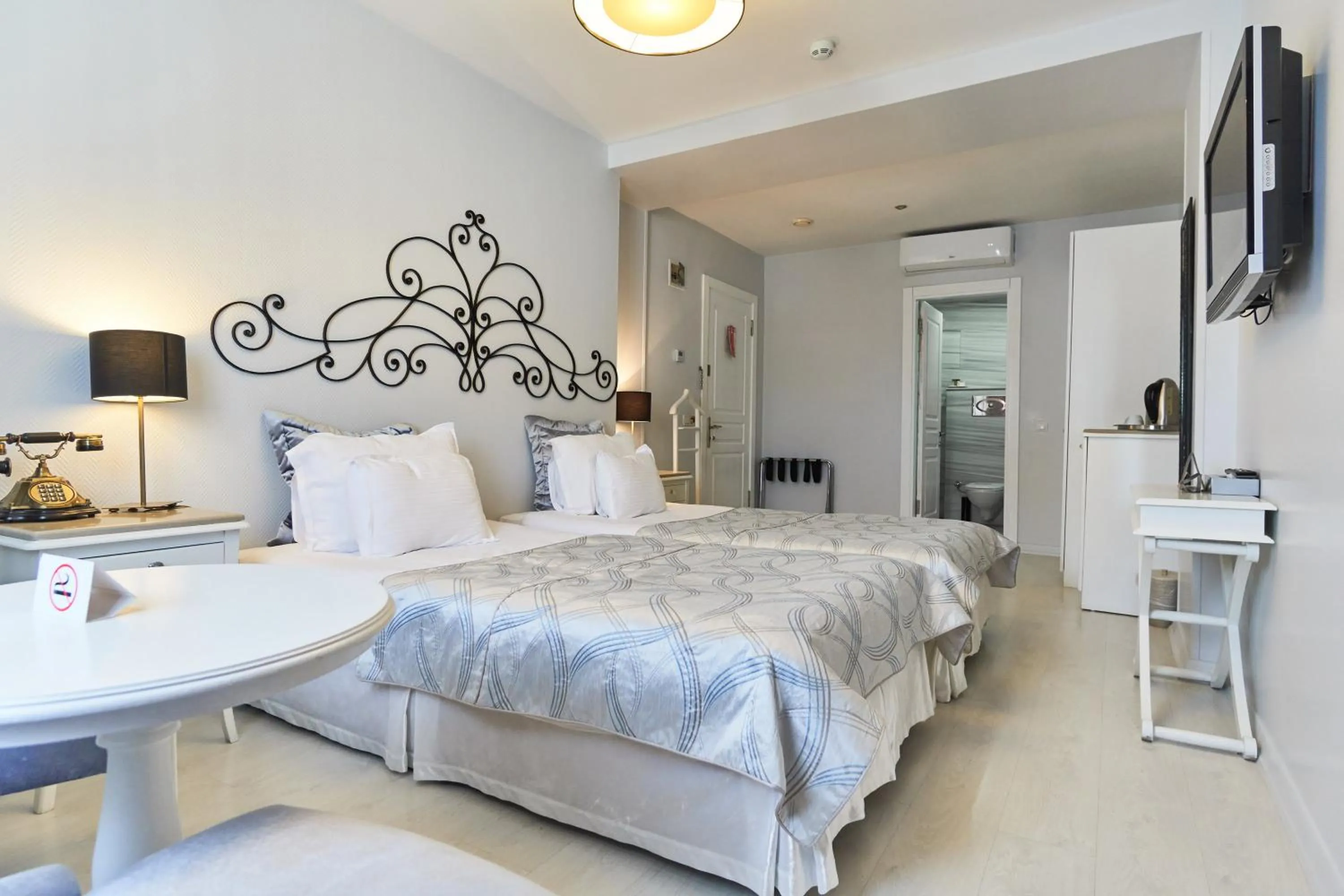 Bedroom, Bed in Celal Sultan Hotel Special Class