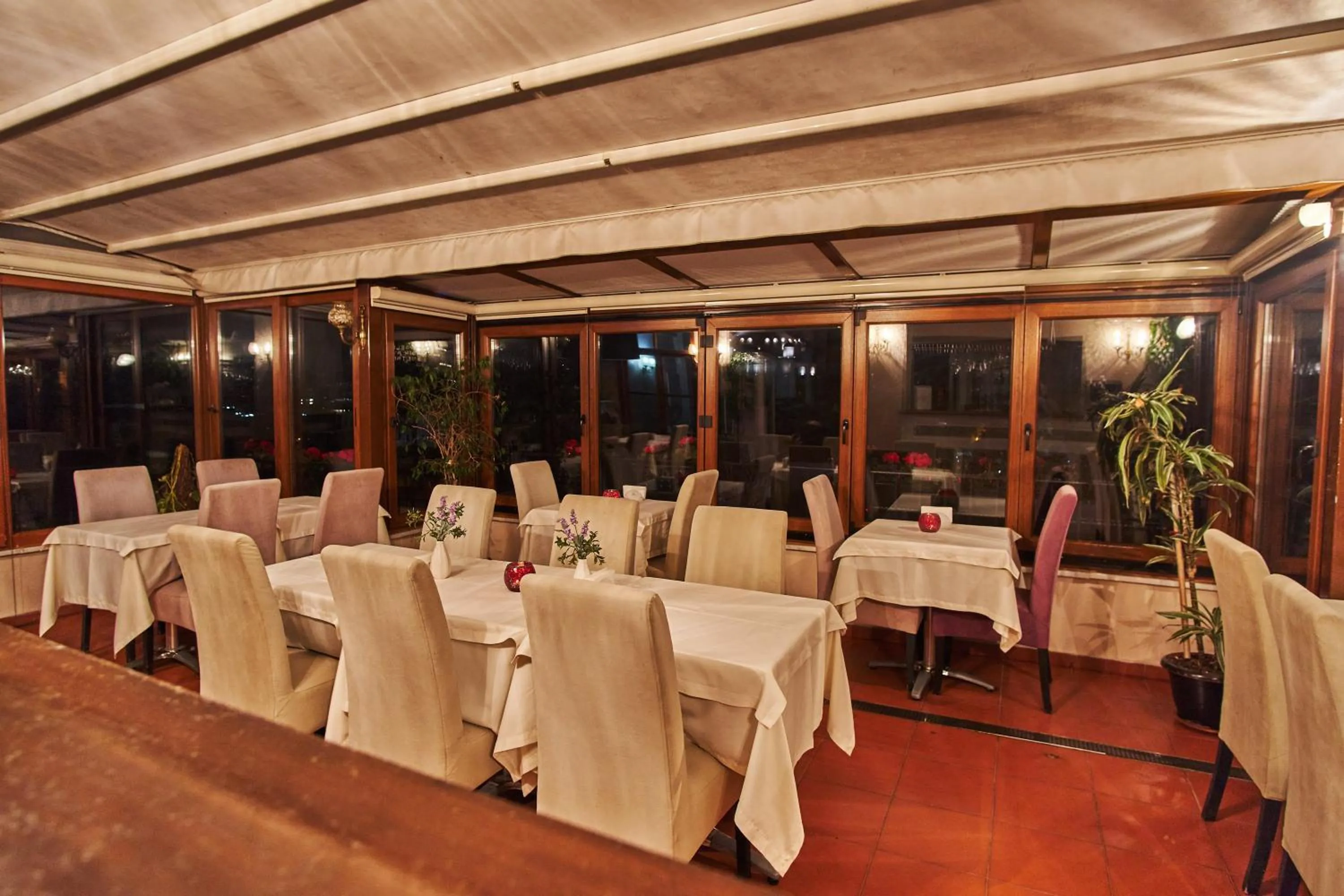 Restaurant/places to eat in Celal Sultan Hotel Special Class