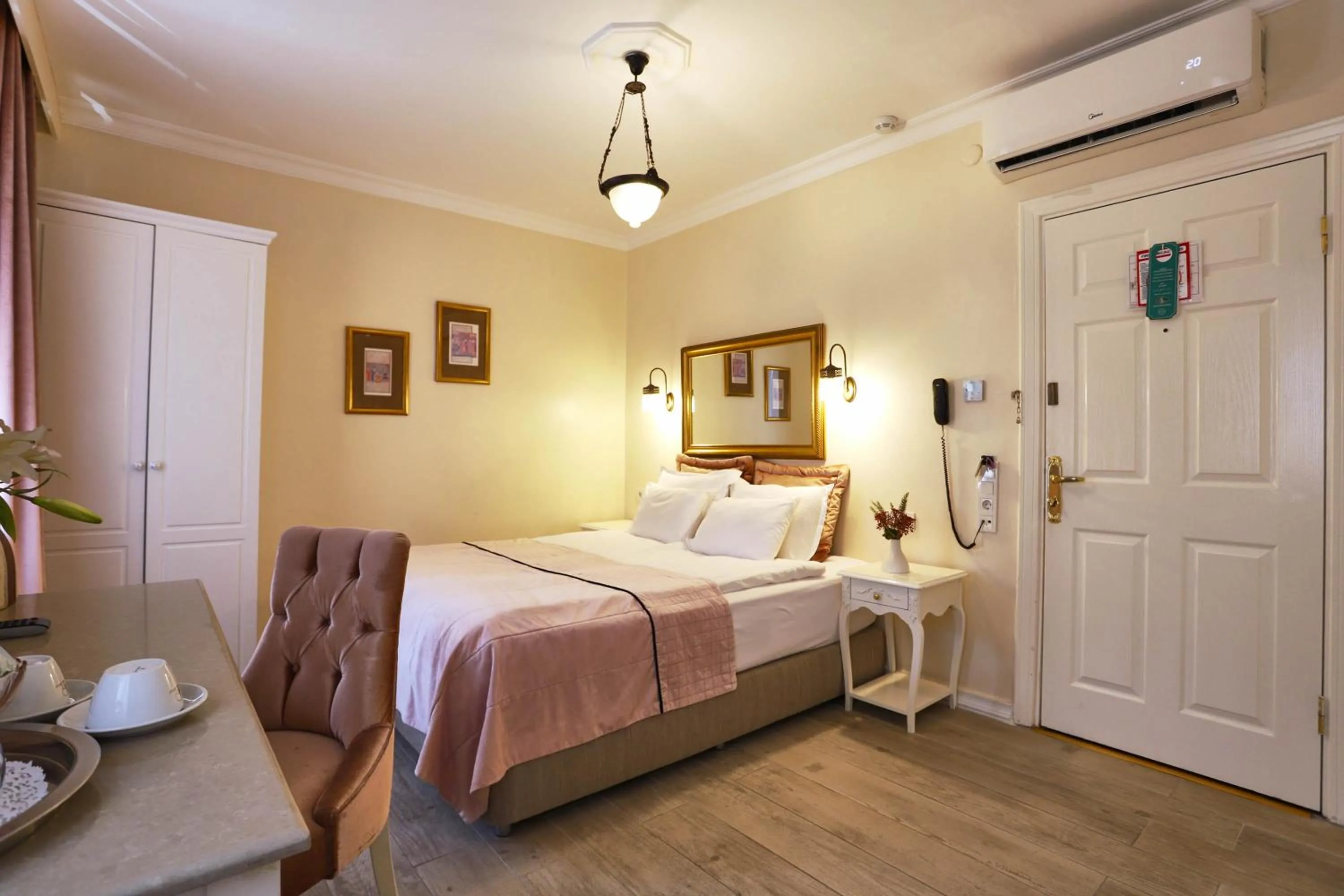 Bedroom, Bed in Celal Sultan Hotel Special Class