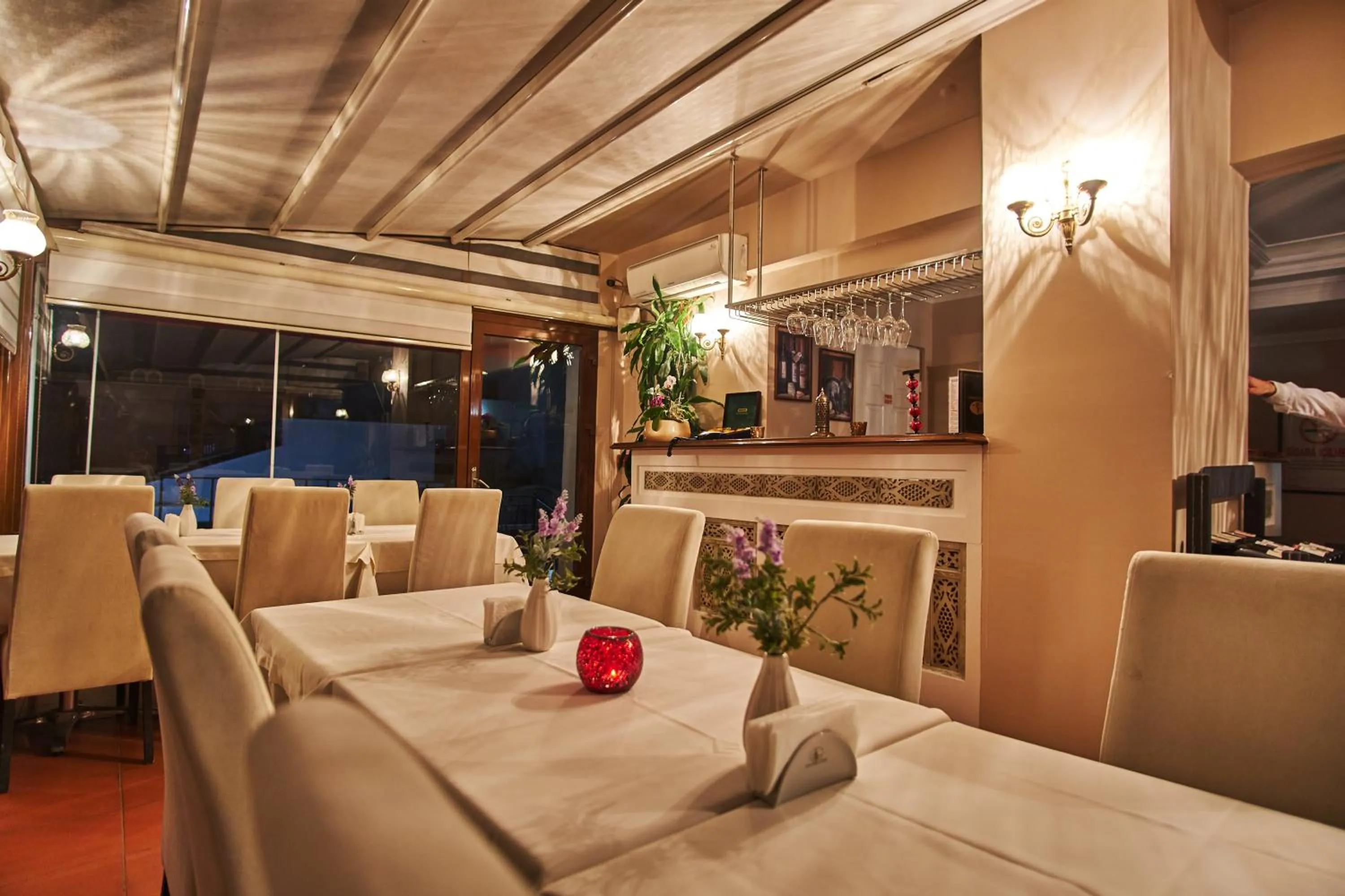 Restaurant/places to eat in Celal Sultan Hotel Special Class