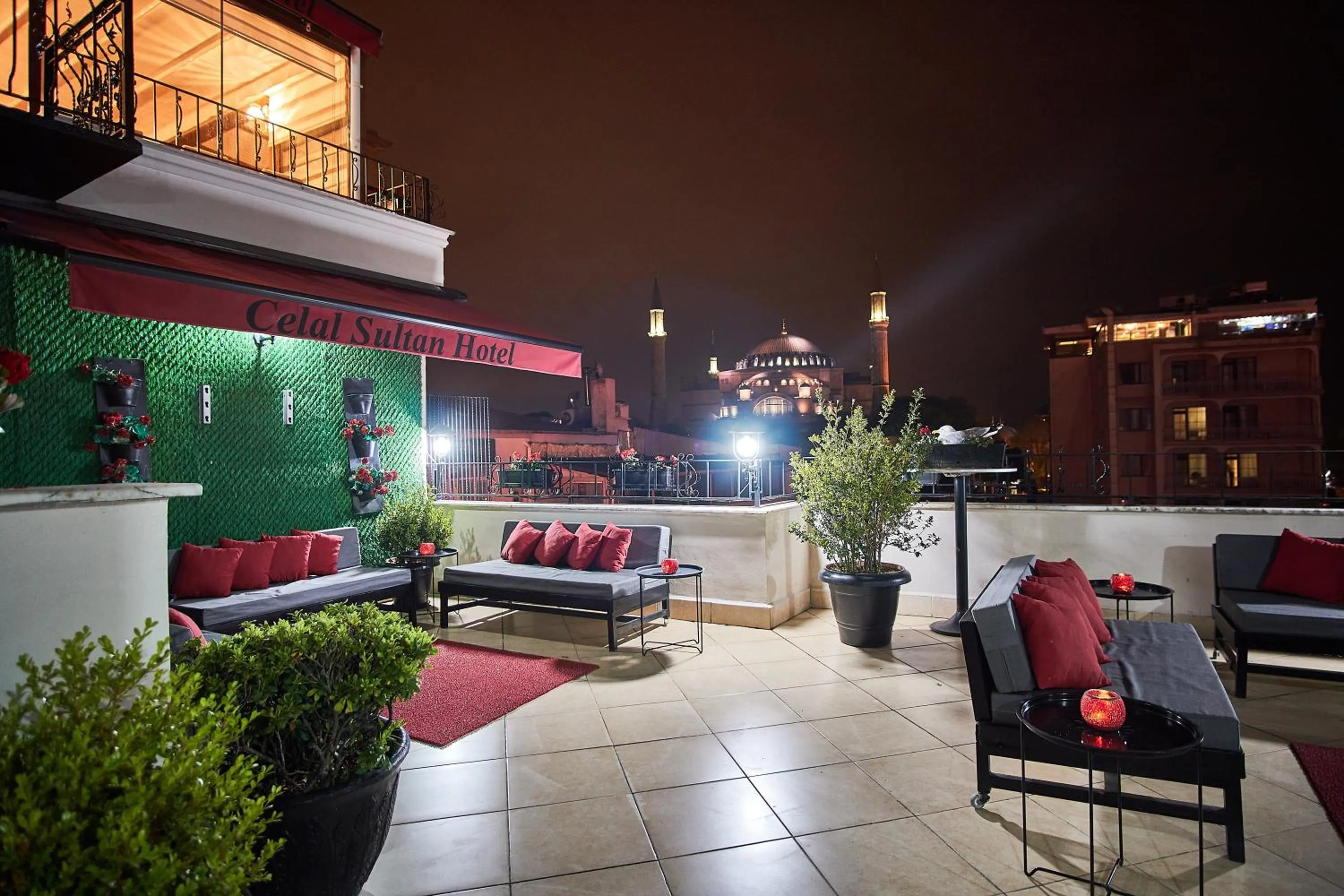 Restaurant/places to eat in Celal Sultan Hotel Special Class