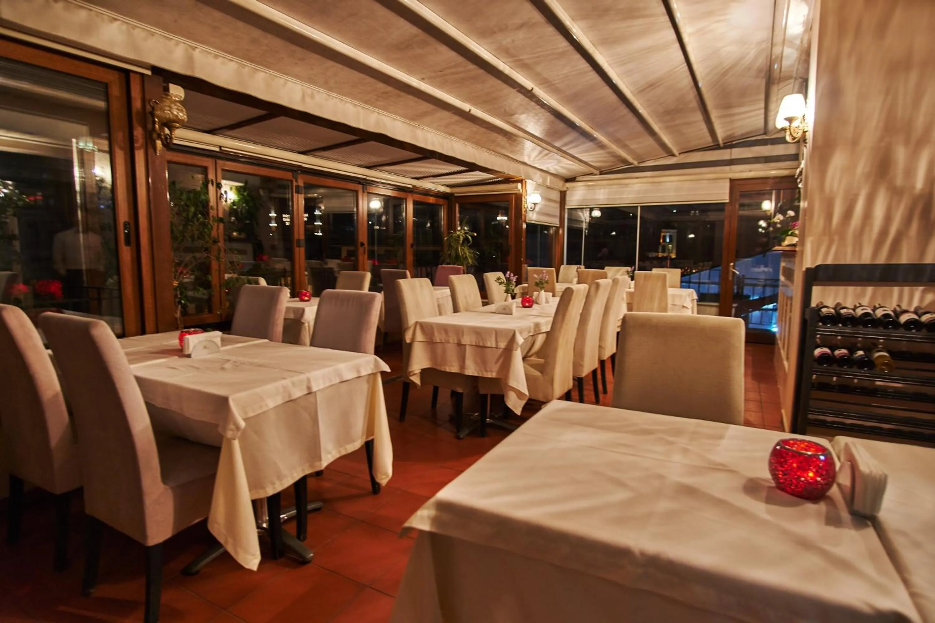 Restaurant/places to eat in Celal Sultan Hotel Special Class