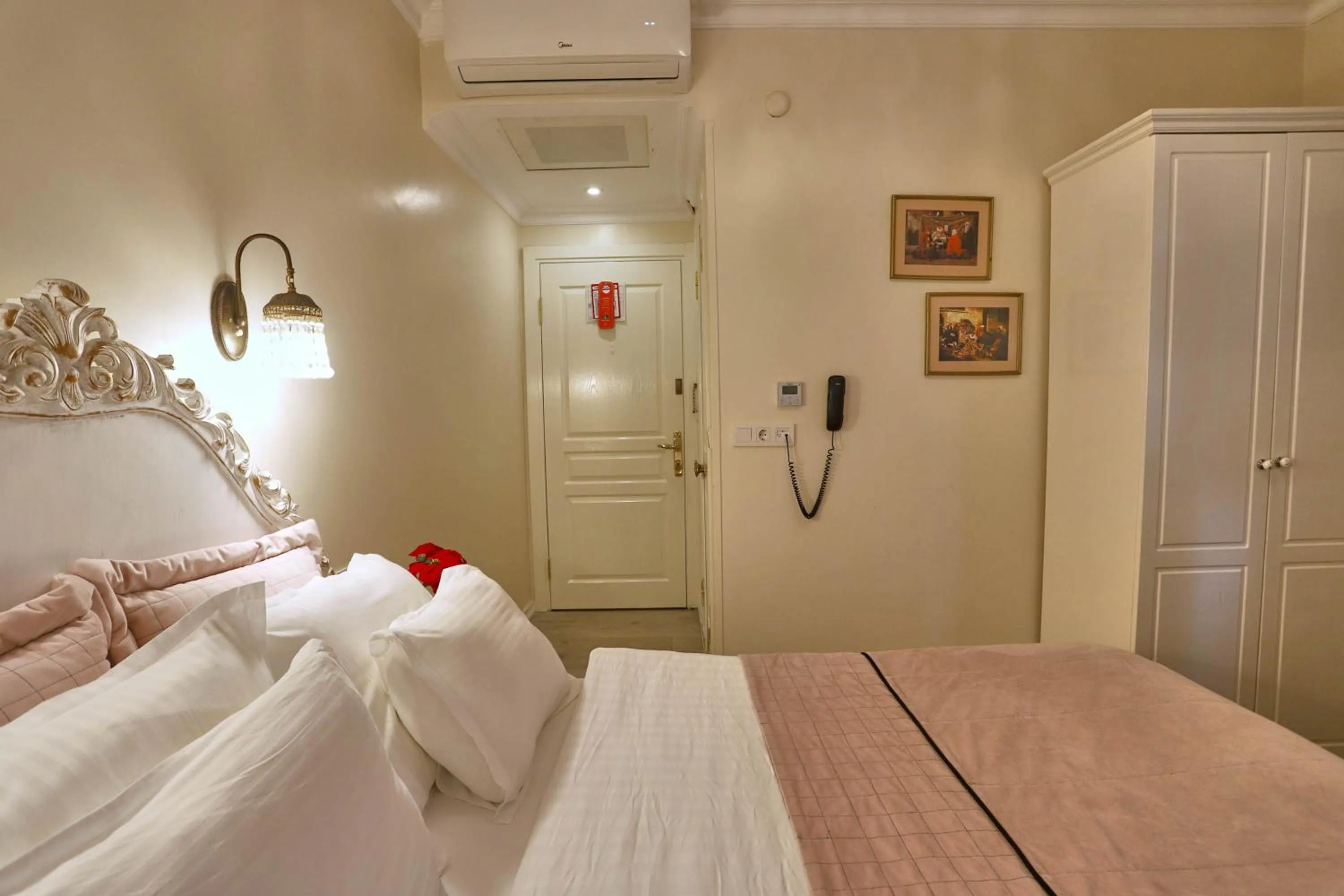 Bedroom, Bed in Celal Sultan Hotel Special Class