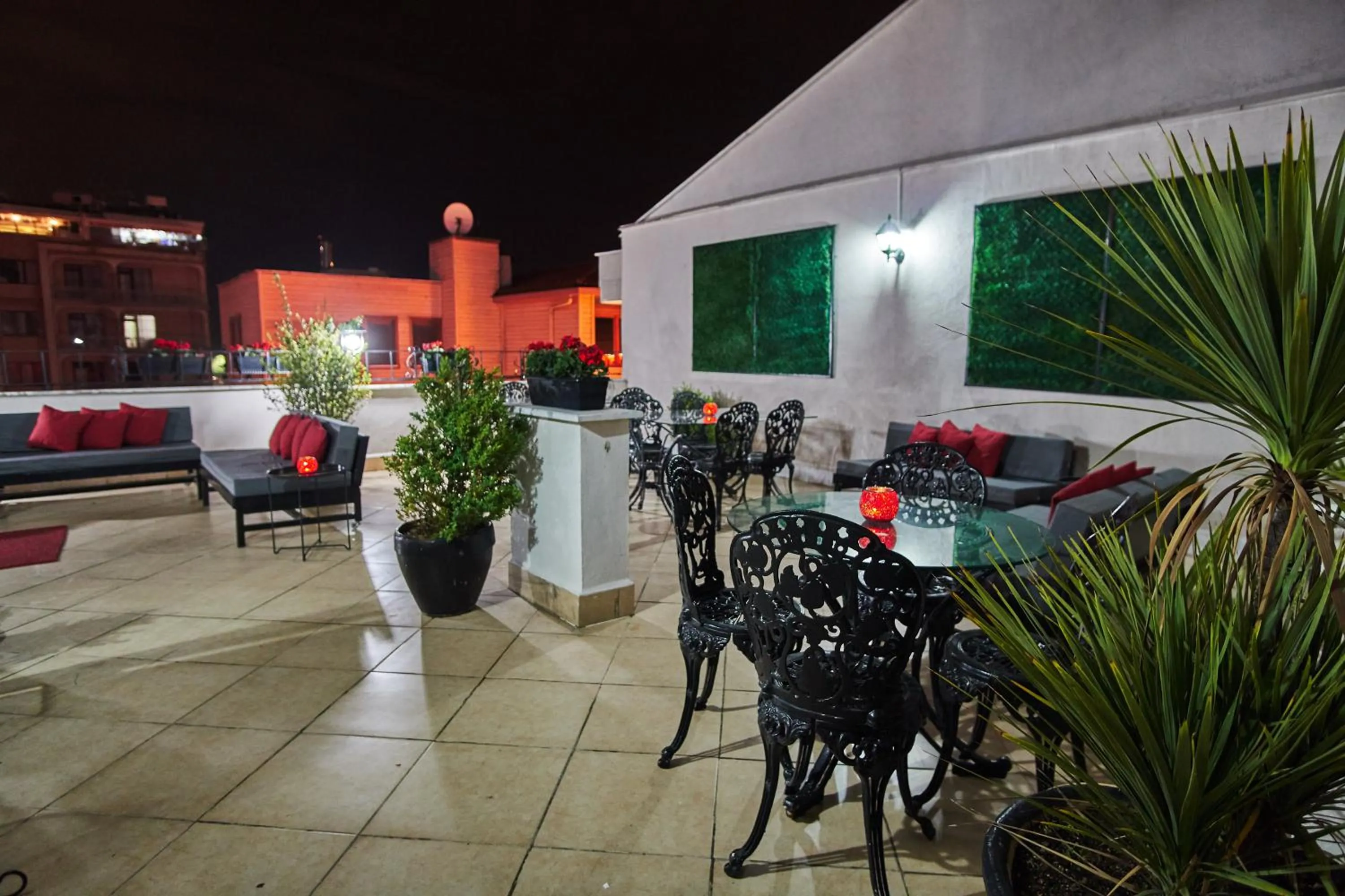 Restaurant/places to eat in Celal Sultan Hotel Special Class