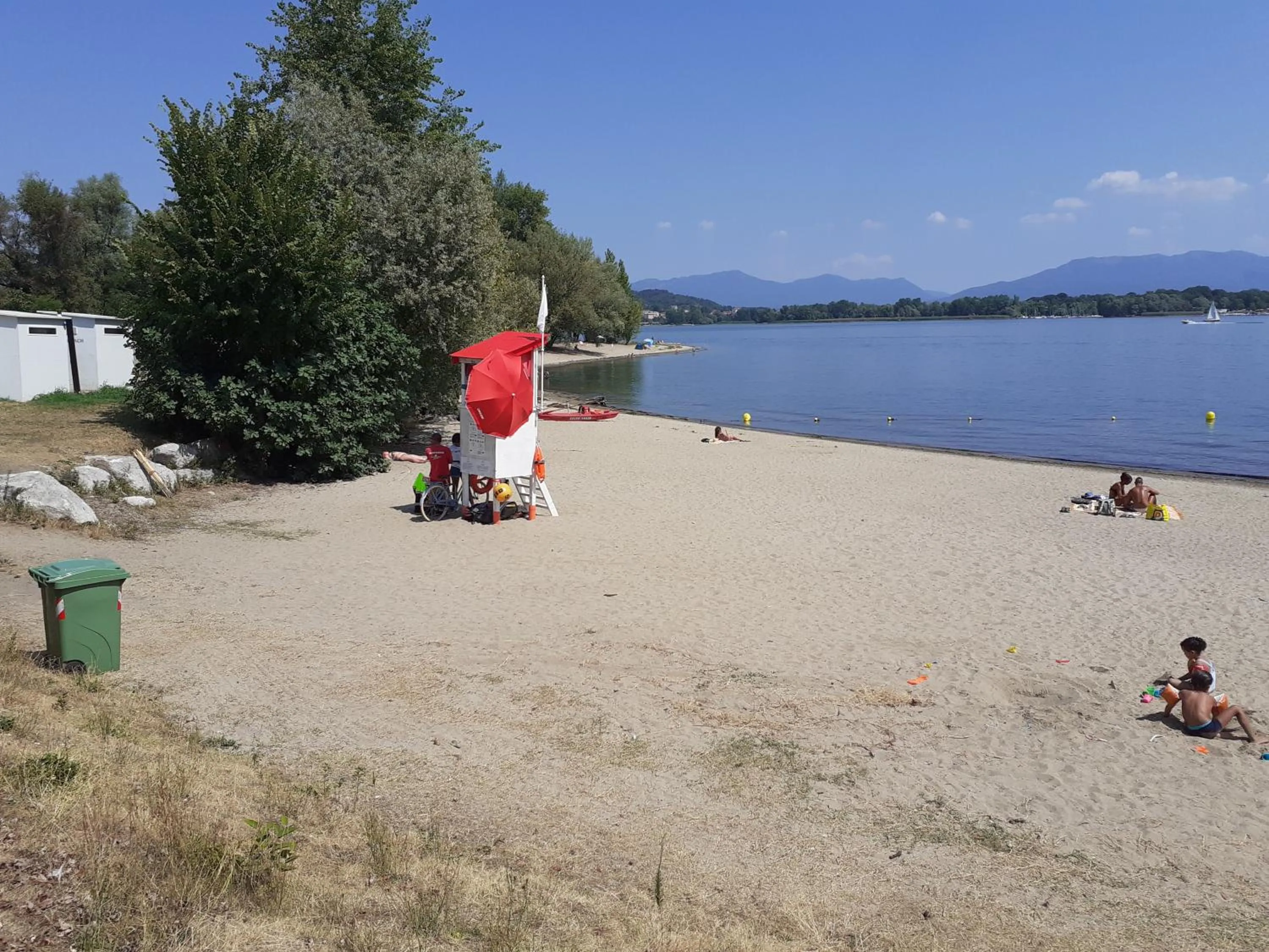 Beach in Room country-lake