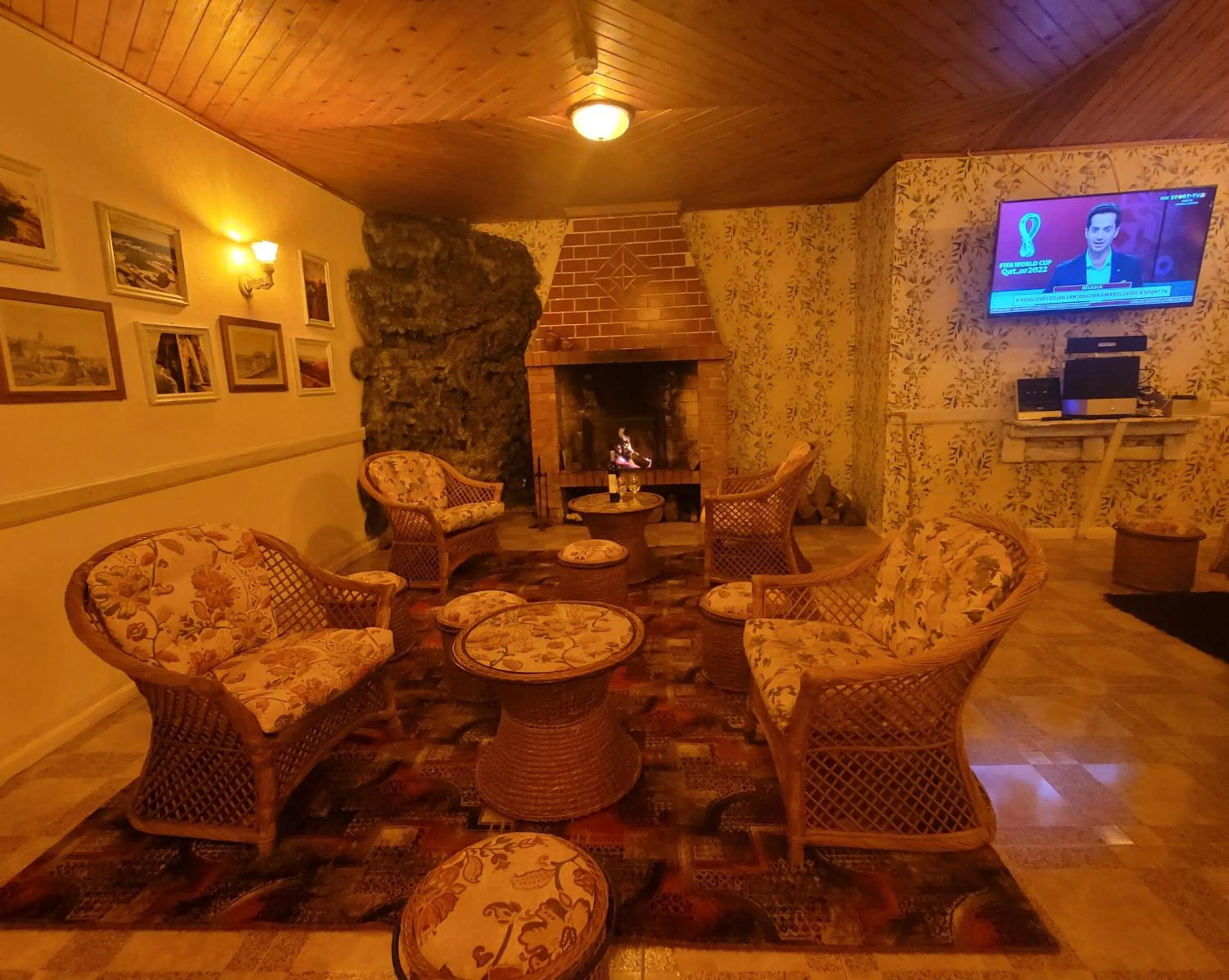 Communal lounge/ TV room in Sleep and Go in Santana in Nature B&B