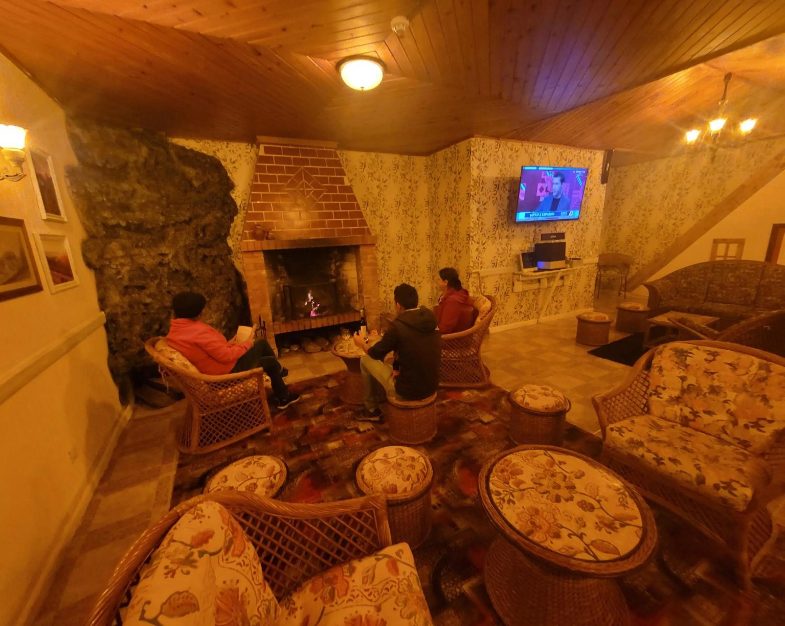Communal lounge/ TV room in Sleep and Go in Santana in Nature B&B