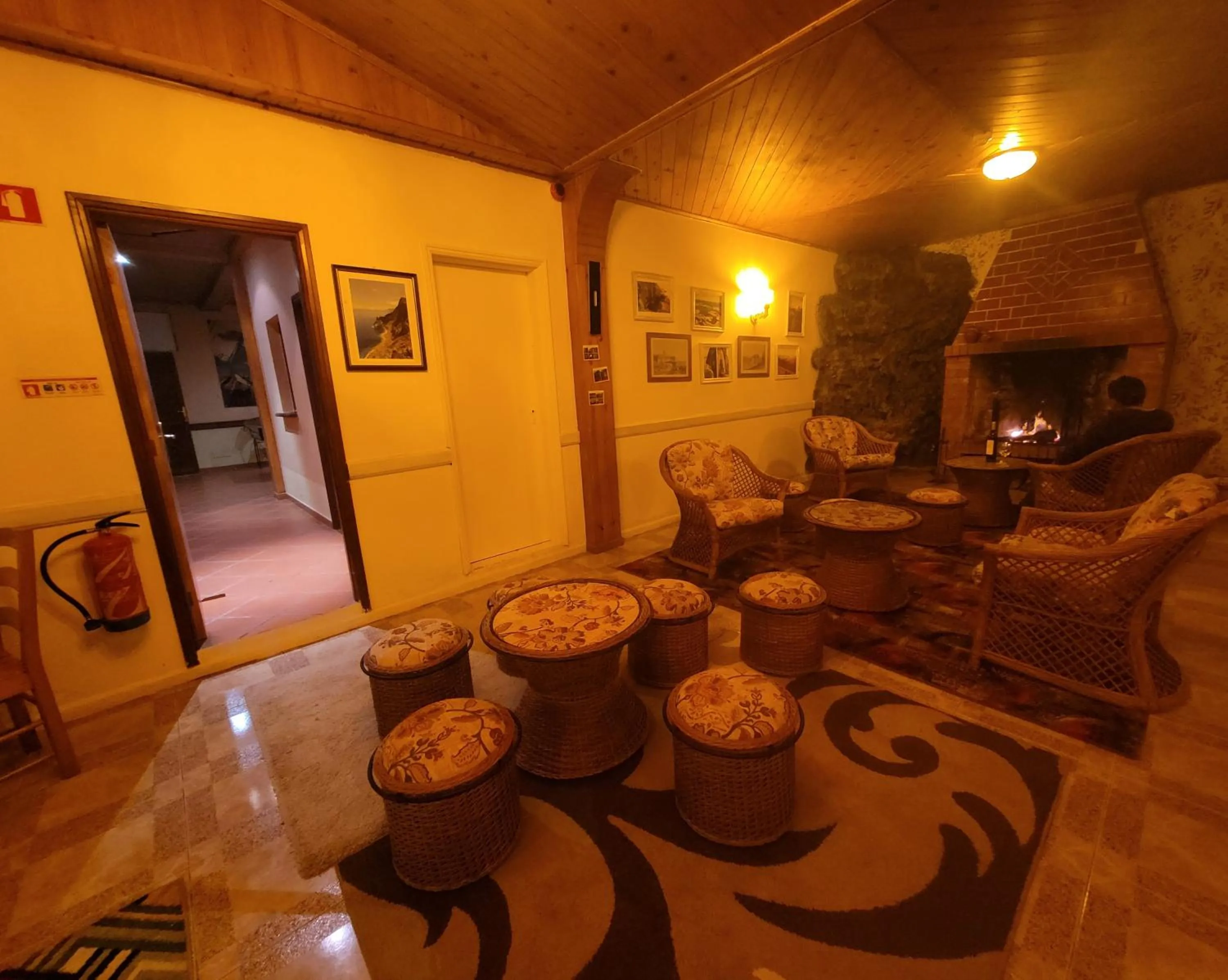 Communal lounge/ TV room in Sleep and Go in Santana in Nature B&B