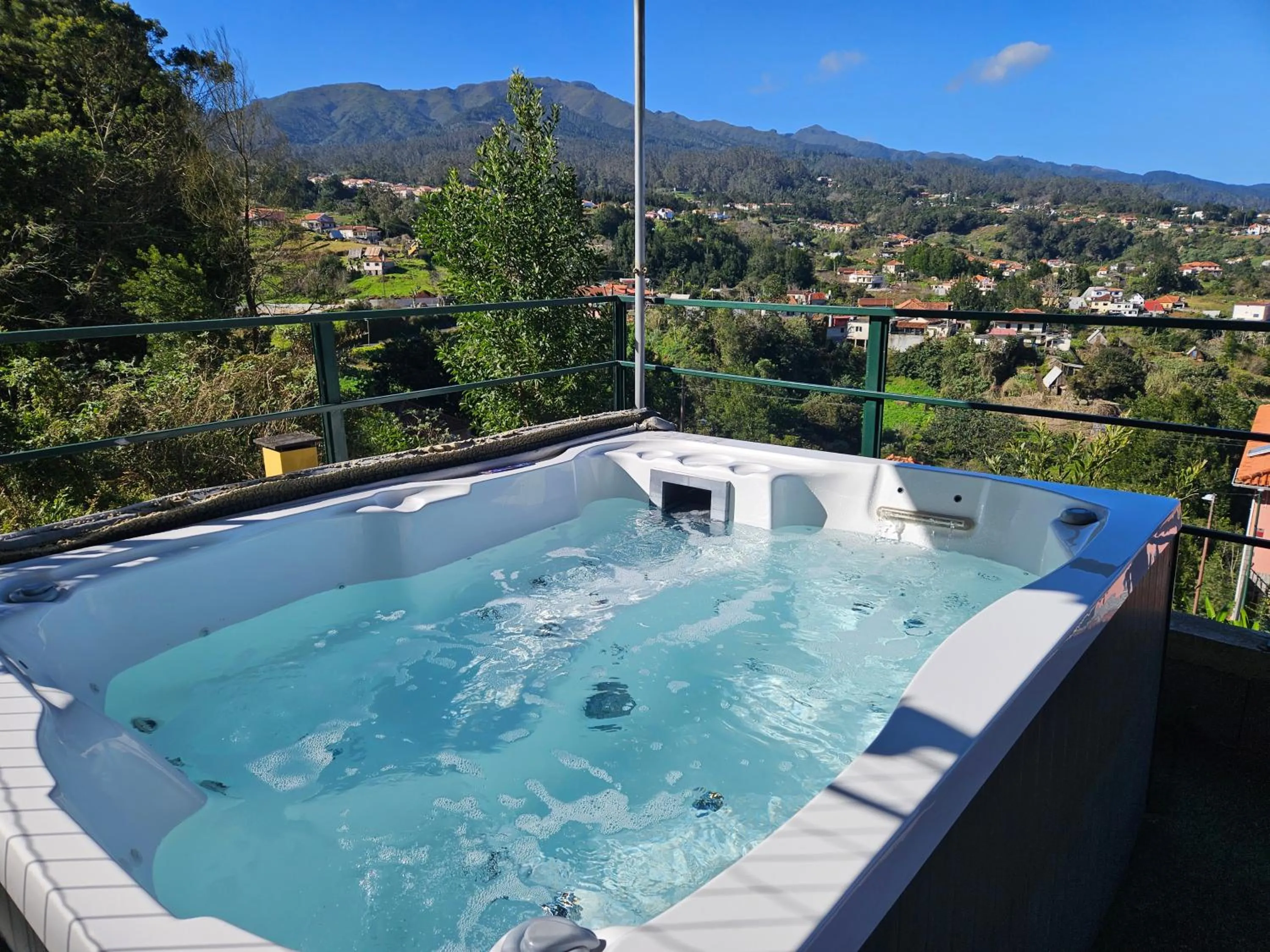 Hot Tub in Sleep and Go in Santana in Nature B&B